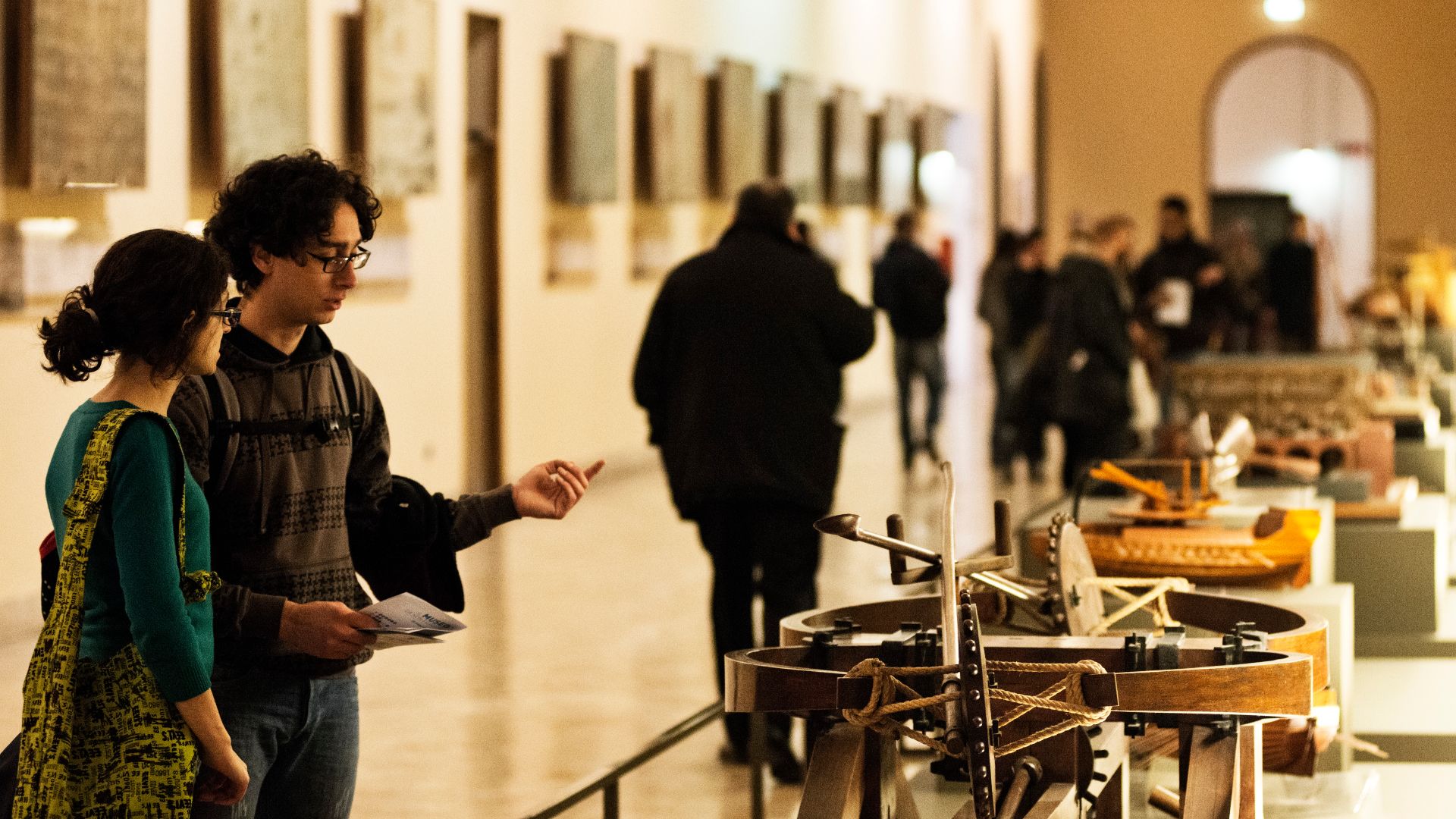 File:Galleria Leonardo da Vinci - Museo scienza e tecnologia Milano.jpg
