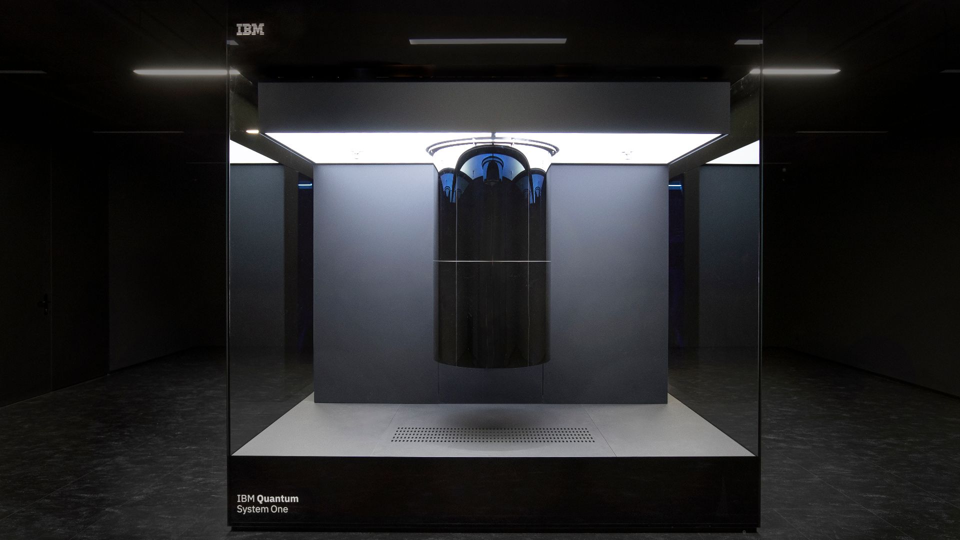 File:IBM Q system (Fraunhofer 2).jpg