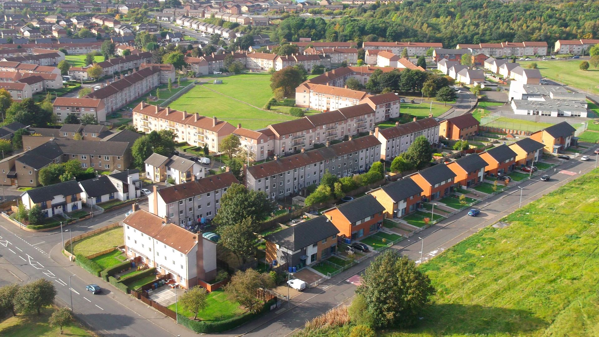 File:Drumchapel houses from 15 Linkwood Crescent.JPG