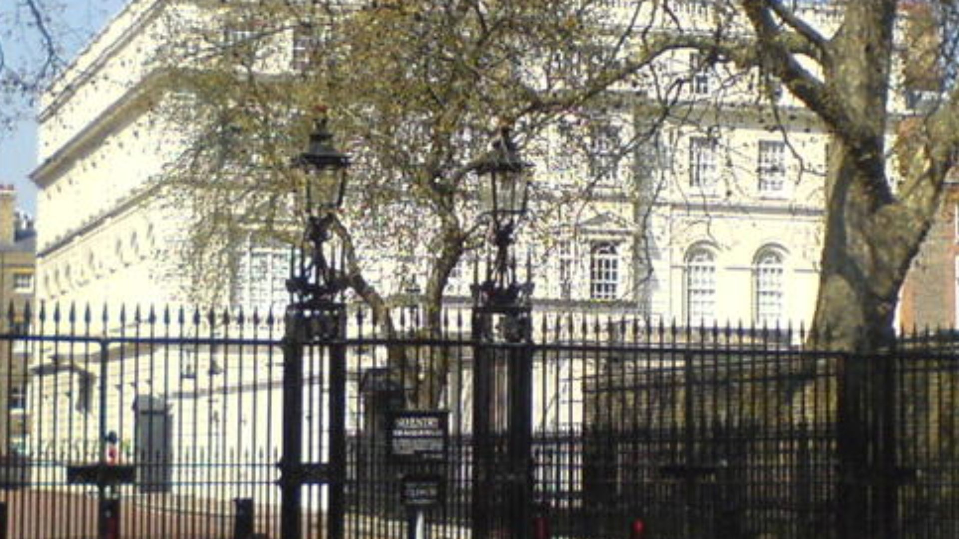 File:Clarence House royal residence.jpg