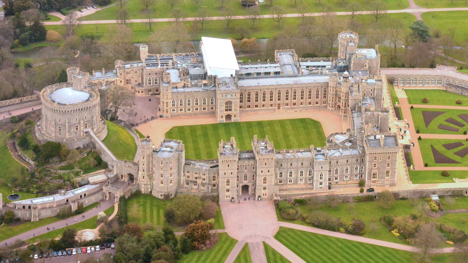 File:Windsor Castle (39968064392).jpg
