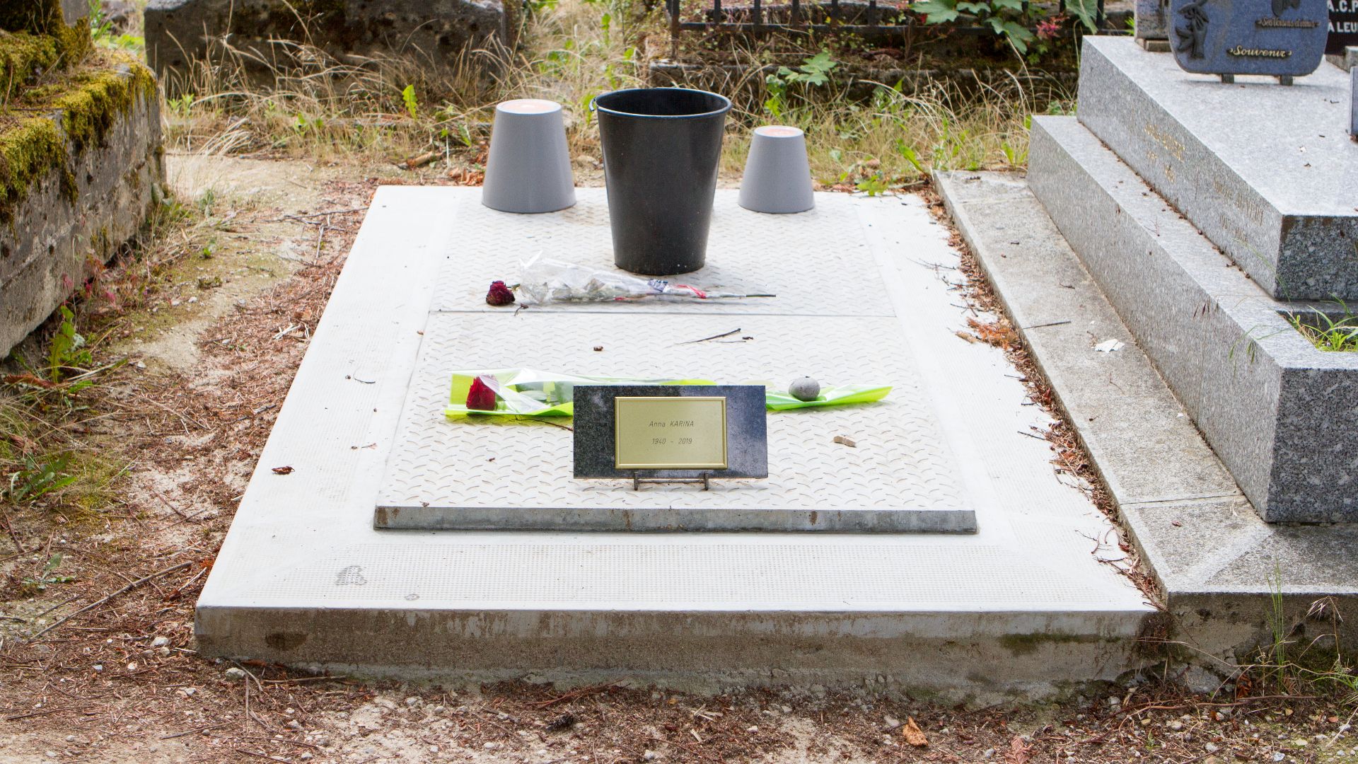 File:Père-Lachaise - Division 49 - Karina 01.jpg