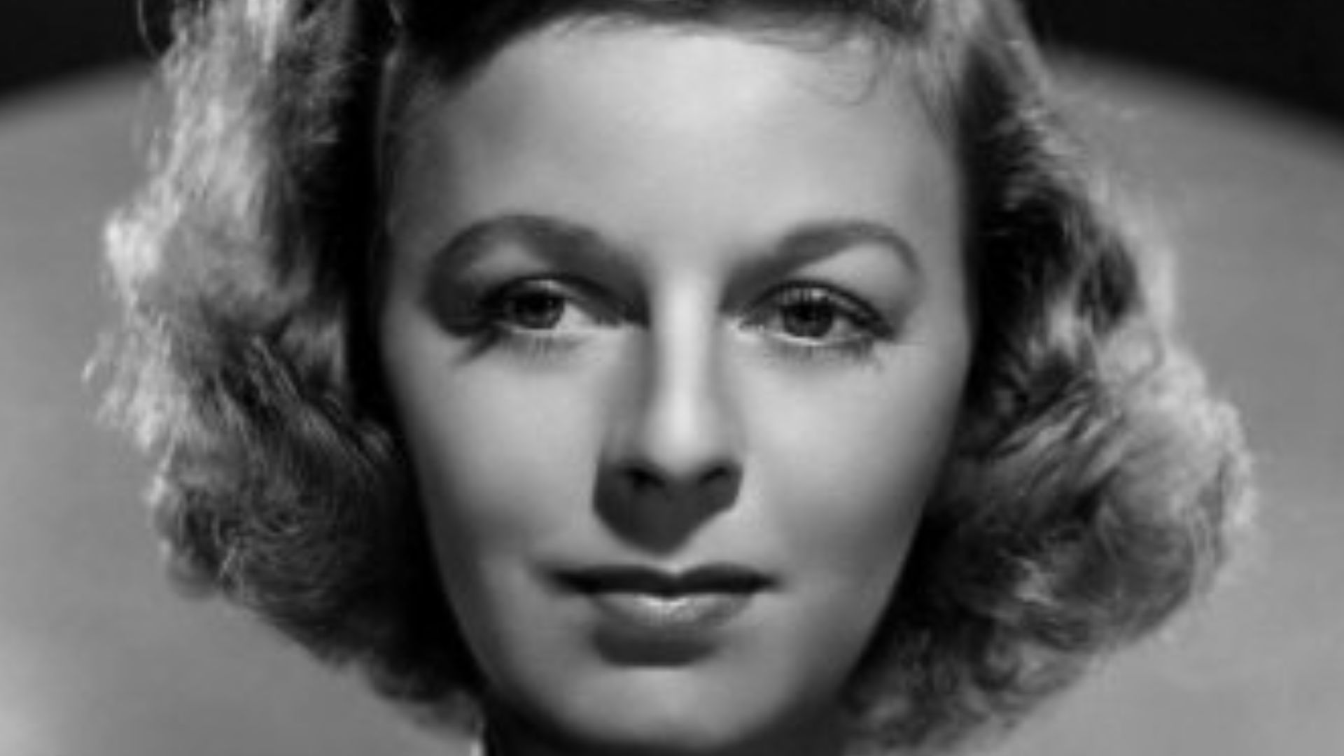 File:Studio publicity Margaret Sullavan.jpg