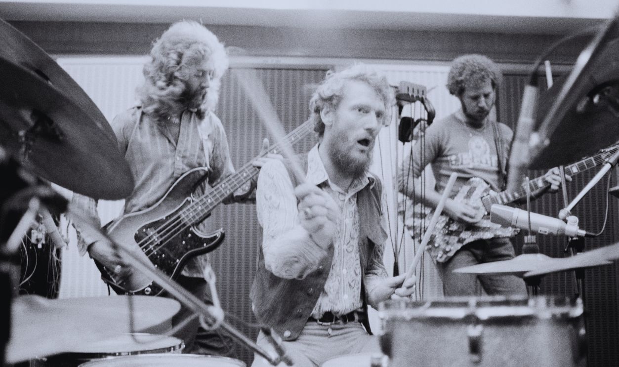 Gettyimages - 524383539, Baker Gurvitz Army English rock group the Baker Gurvitz Army in a studio, August 1974. Left to right: Paul Gurvitz, Ginger Baker and Adrian Gurvitz.