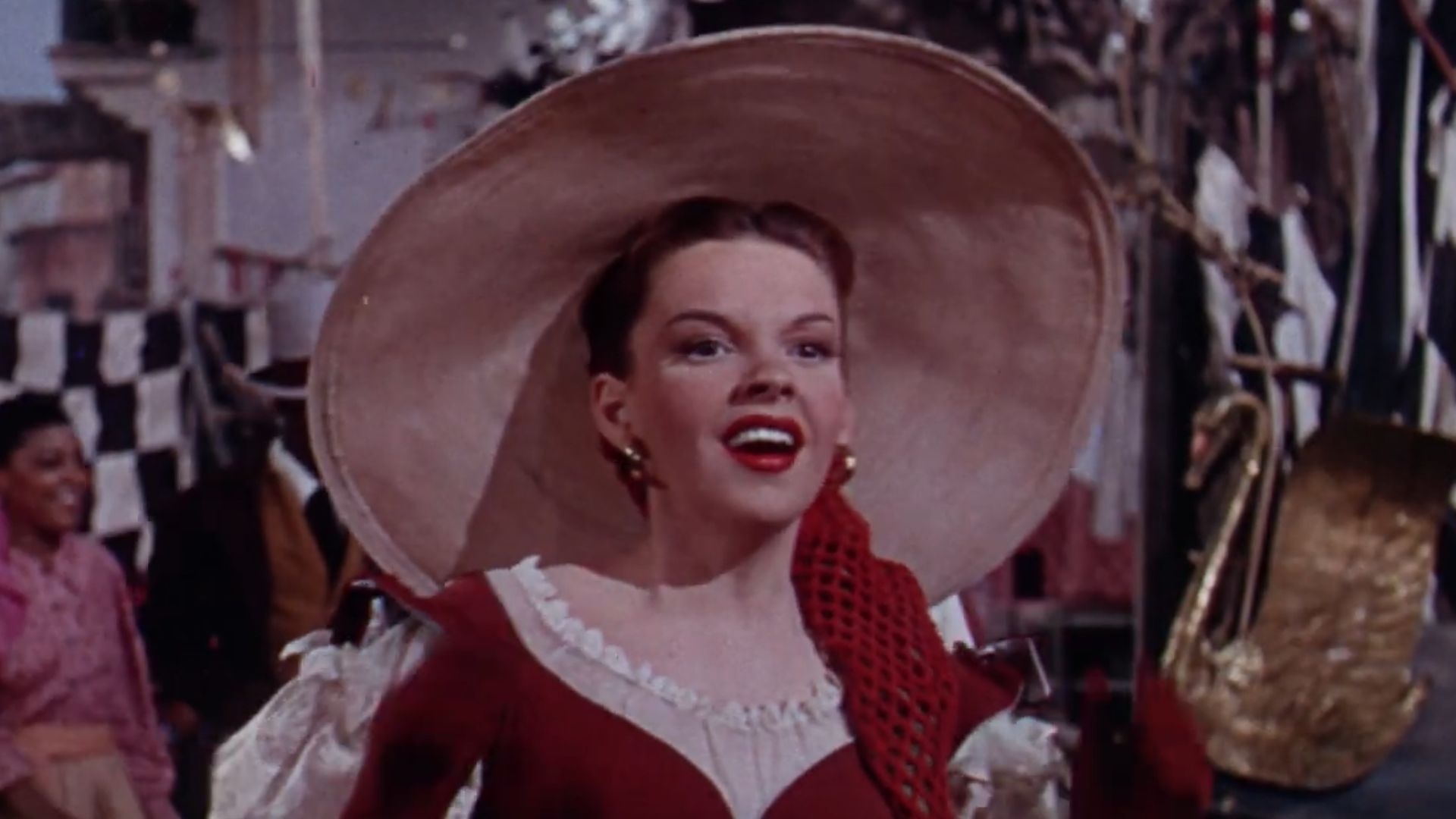 File:Trailer screenshot of Garland in The Pirate.png