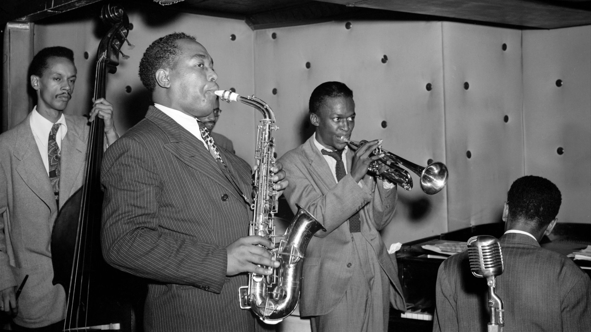 File:Charlie Parker, Tommy Potter, Miles Davis, Duke Jordan, Max Roach (Gottlieb 06851).jpg