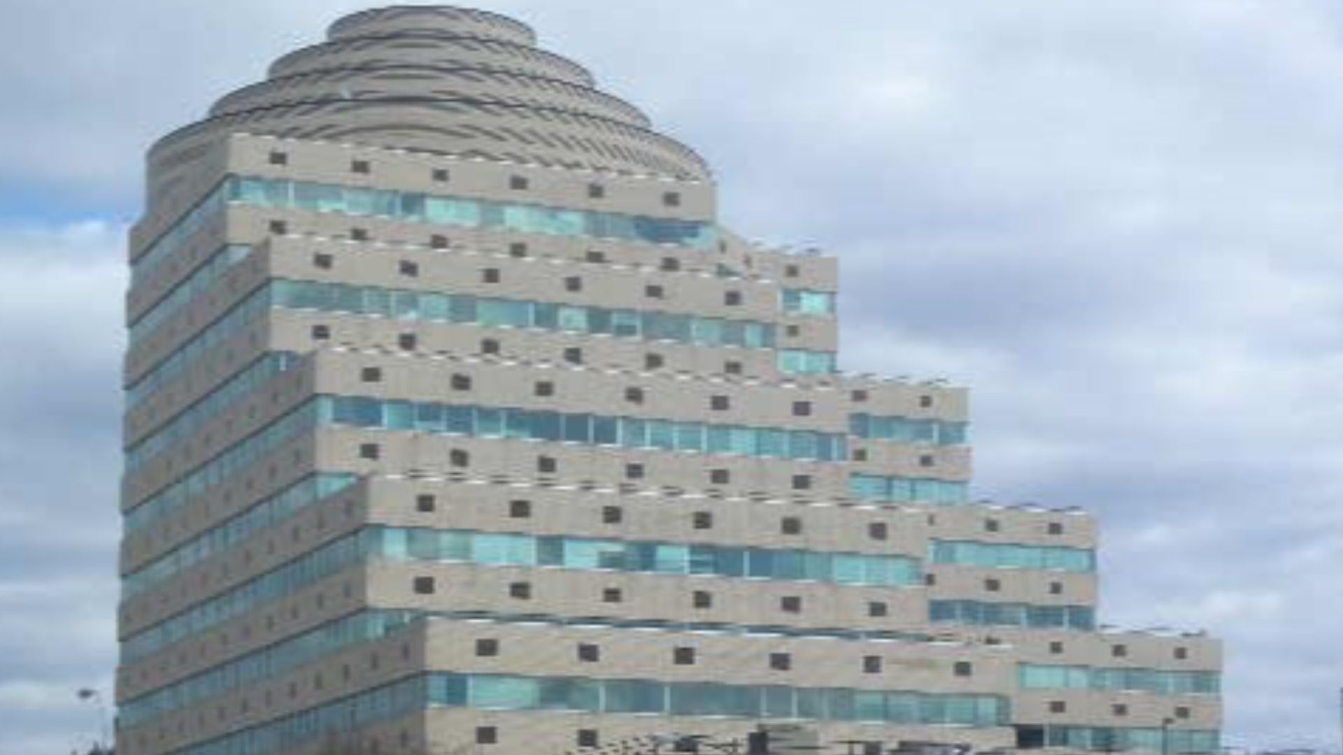 File:Barnabas Hospital Pyramid Fordham jeh.jpg