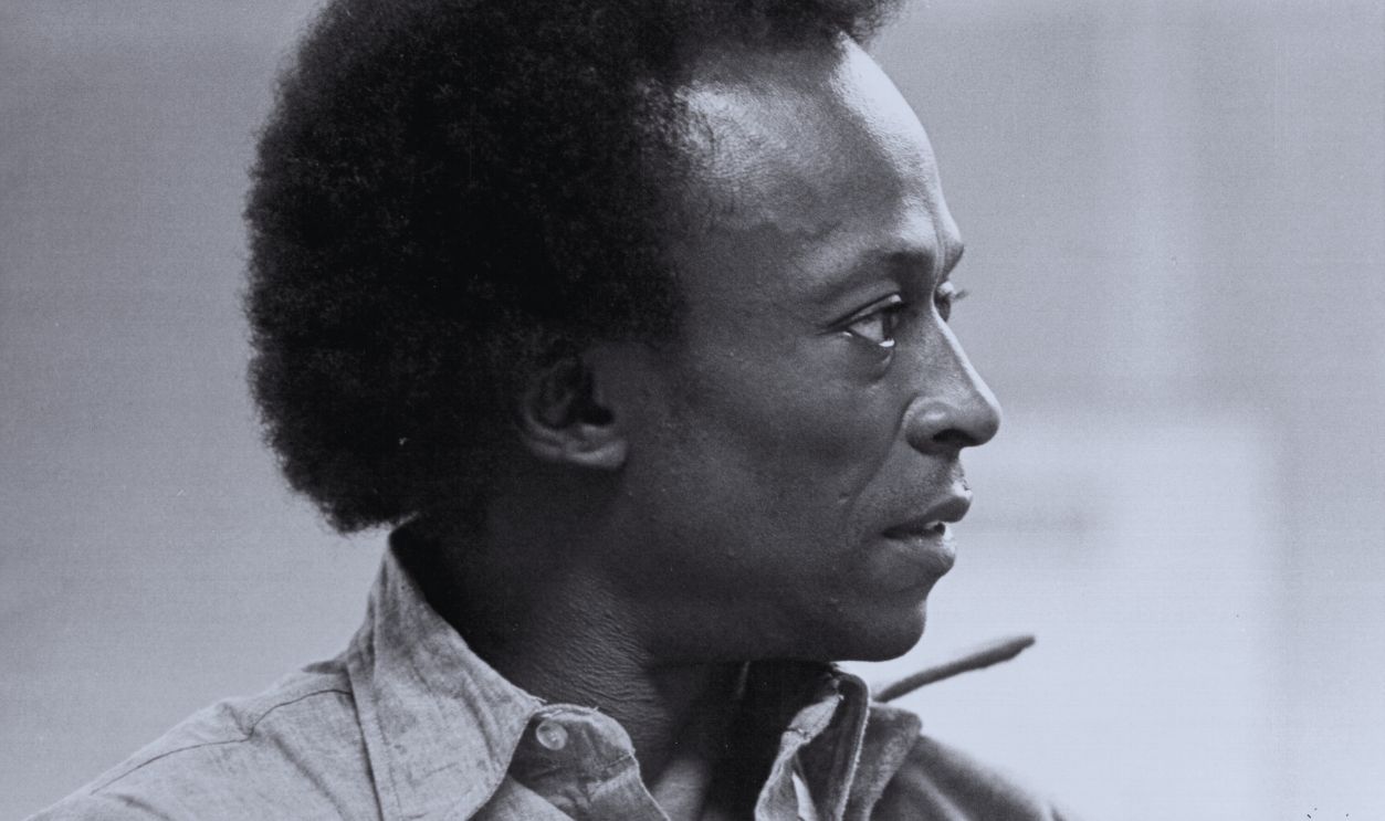 Gettyimages - 74259969, Candid Moment CIRCA 1975: Jazz trumpeter Miles Davis caught in a candid moment in circa 1975.