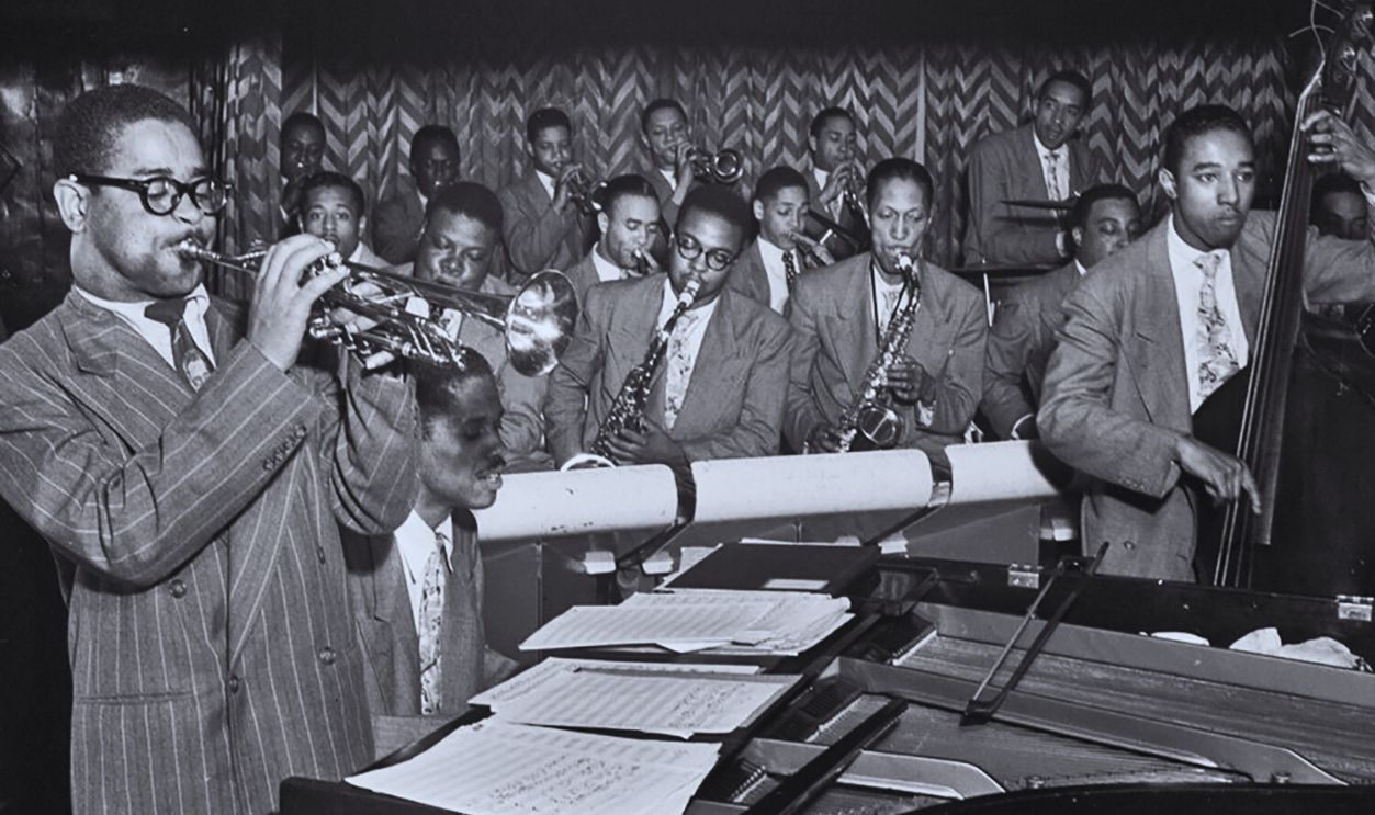 Gettyimages - 1371384373, Portrait of Dizzy Gillespie, John Lewis, Cecil Payne, Miles Davis, and Ray Brown, Downbeat, New York, N.Y., between 1946 and 1948