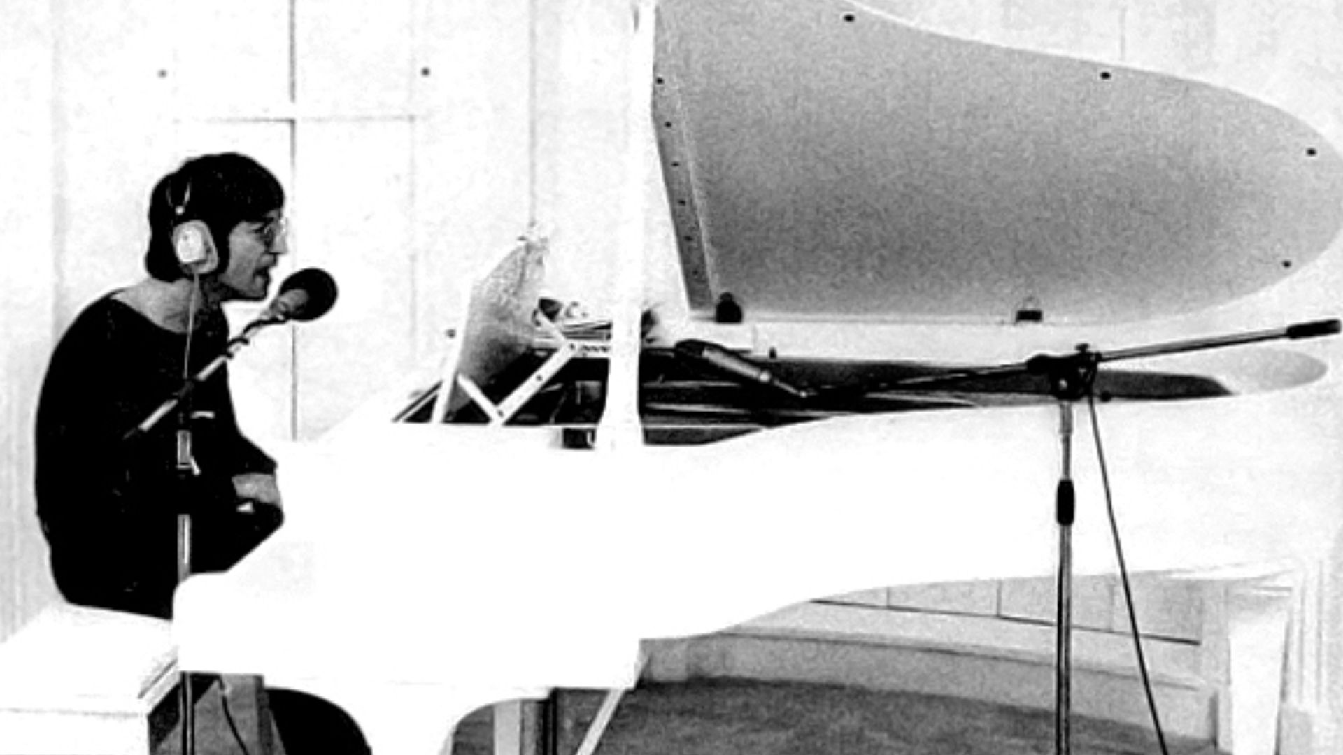 File:John Lennon Imagine 1971.jpg