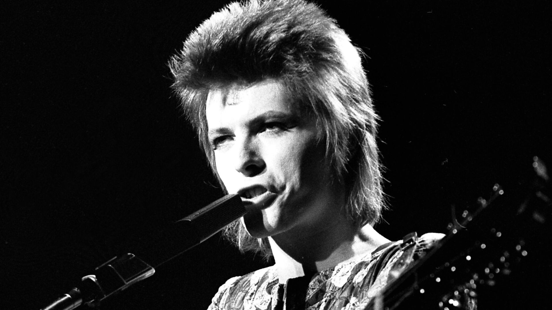 File:David Bowie, as Ziggy Stardust, performing at the Santa Monica Civic Auditorium.jpg
