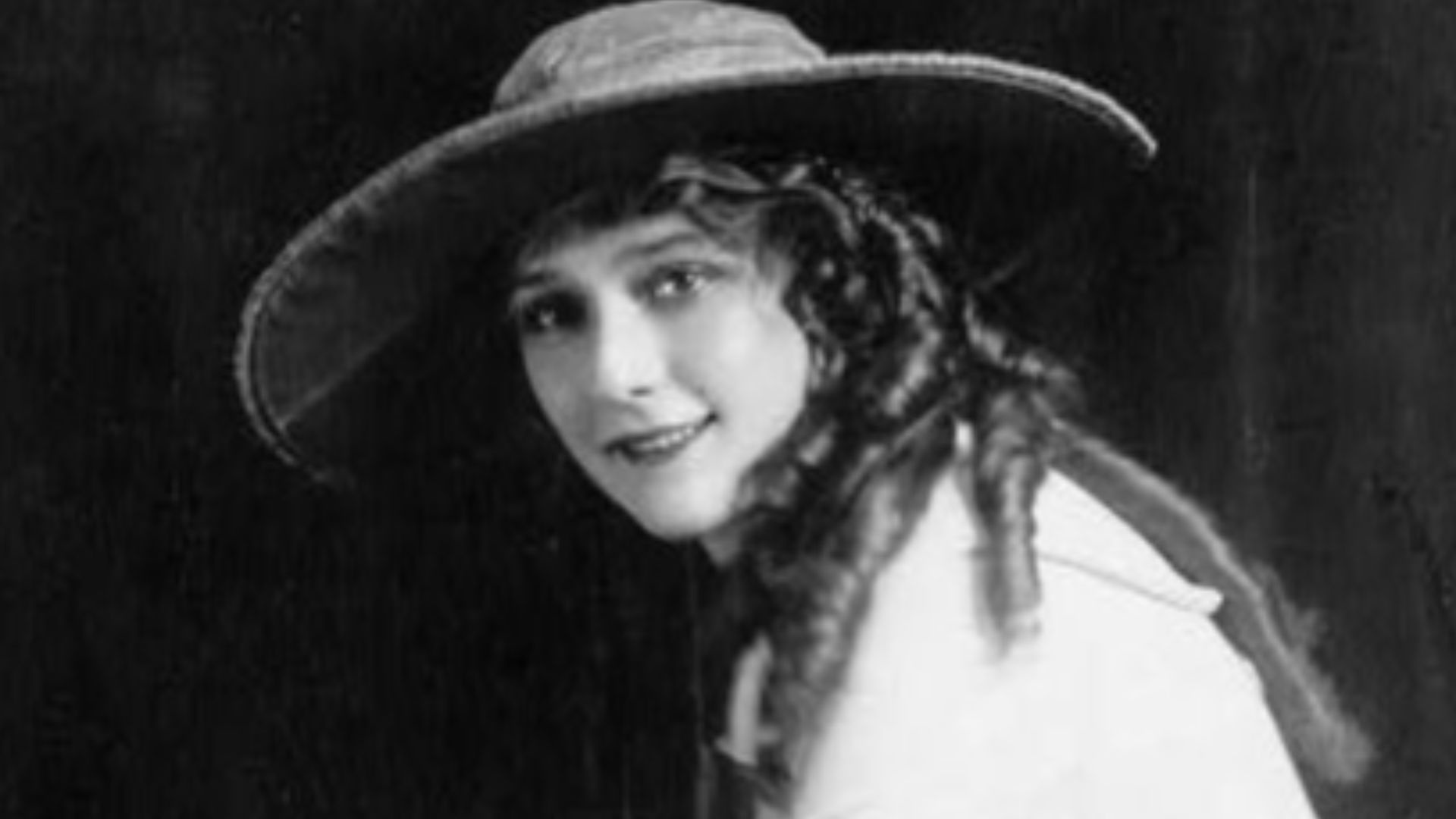 File:Mary Pickford portrait.jpg