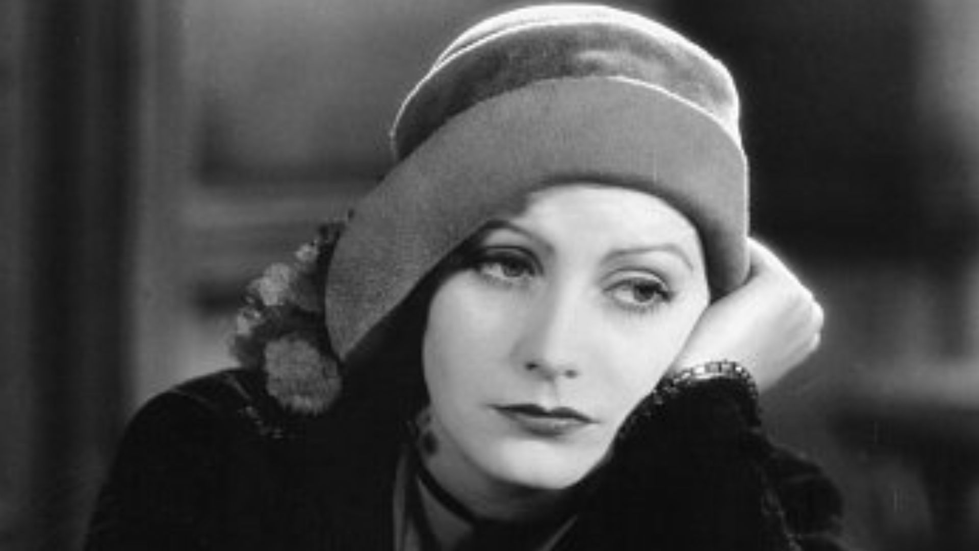 File:Greta Garbo in a publicity image for