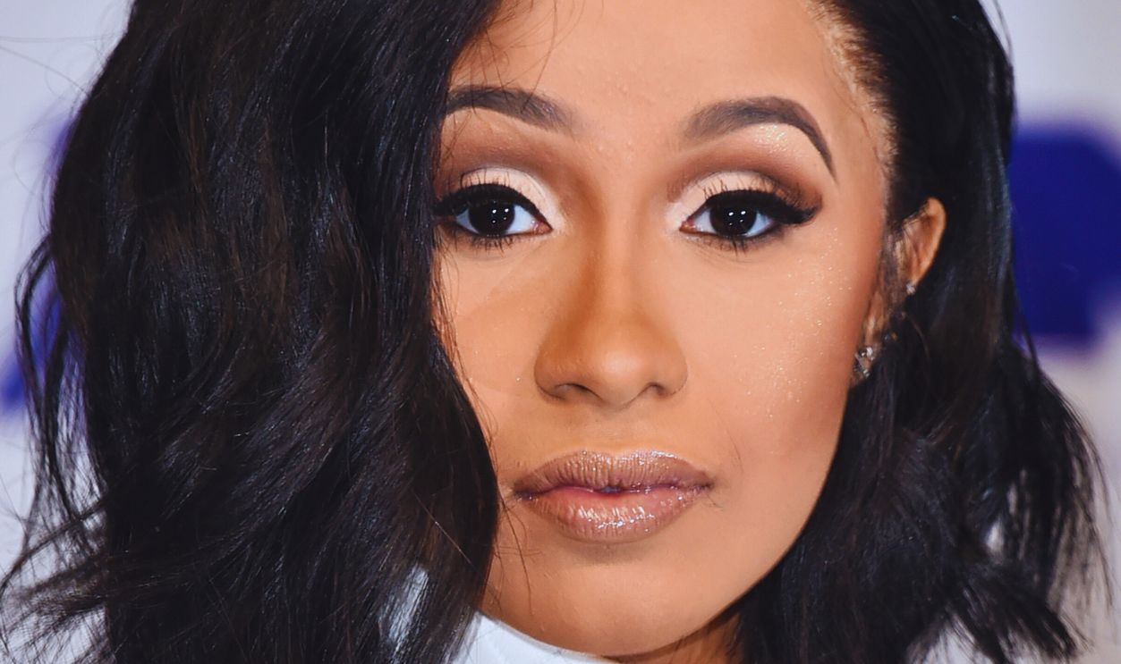 Gettyimages - 839965150, 2017 MTV Video Music Awards - Arrivals INGLEWOOD, CA - AUGUST 27: Cardi B attends the 2017 MTV Video Music Awards at The Forum on August 27, 2017 in Inglewood, California.