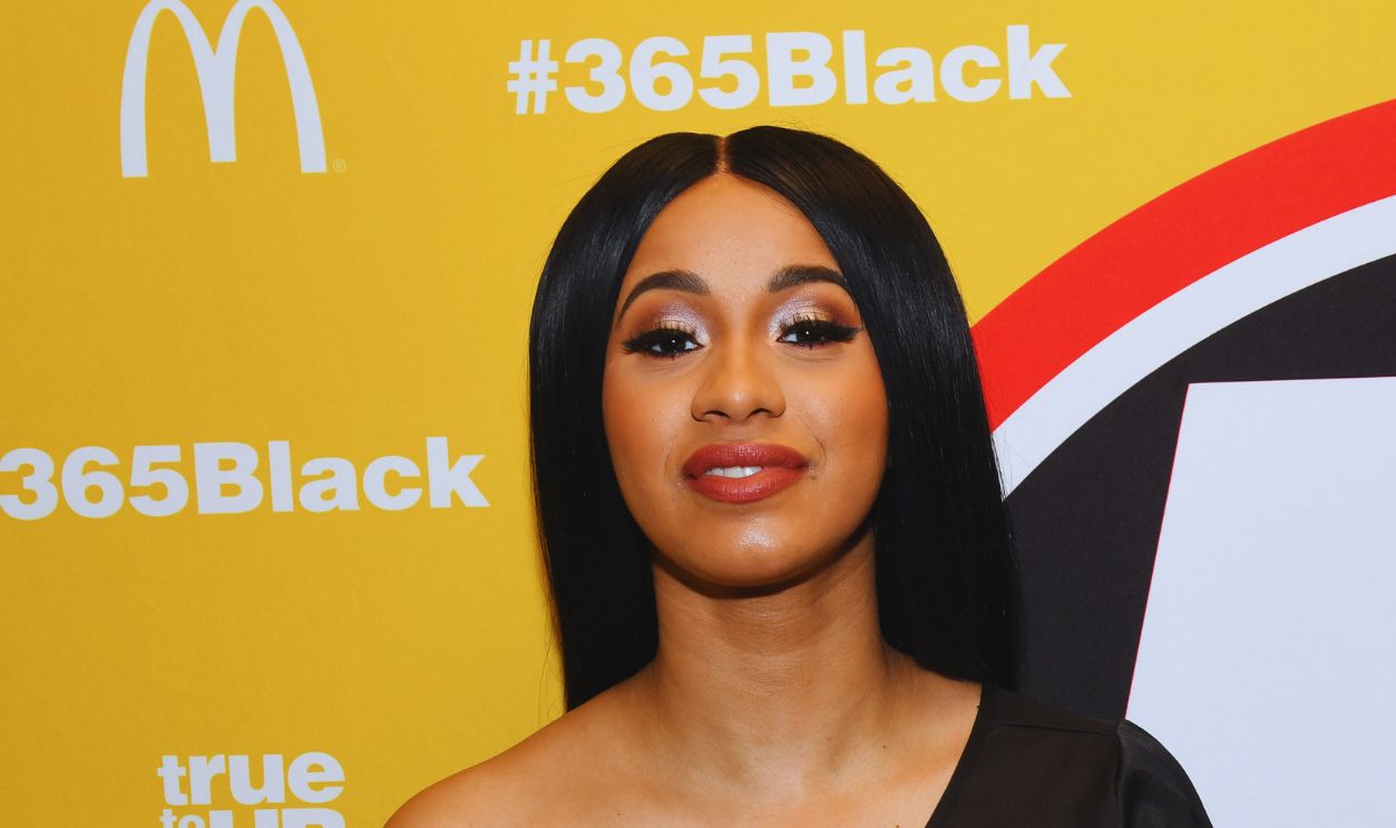 Gettyimages - 842372116, 2017 LudaDay Celebrity Basketball Game ATLANTA, GA - SEPTEMBER 03: Rapper Cardi B at 2017 LudaDay Celebrity Basketball Game at Morehouse College - Forbes Arena on September 3, 2017 in Atlanta, Georgia. 