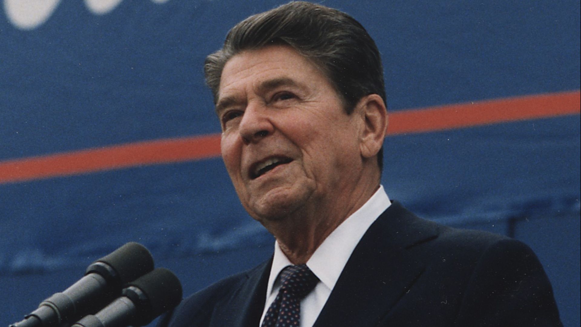 File:Photograph of President Reagan giving Campaign speech in Texas - NARA - 198551 (cropped).jpg