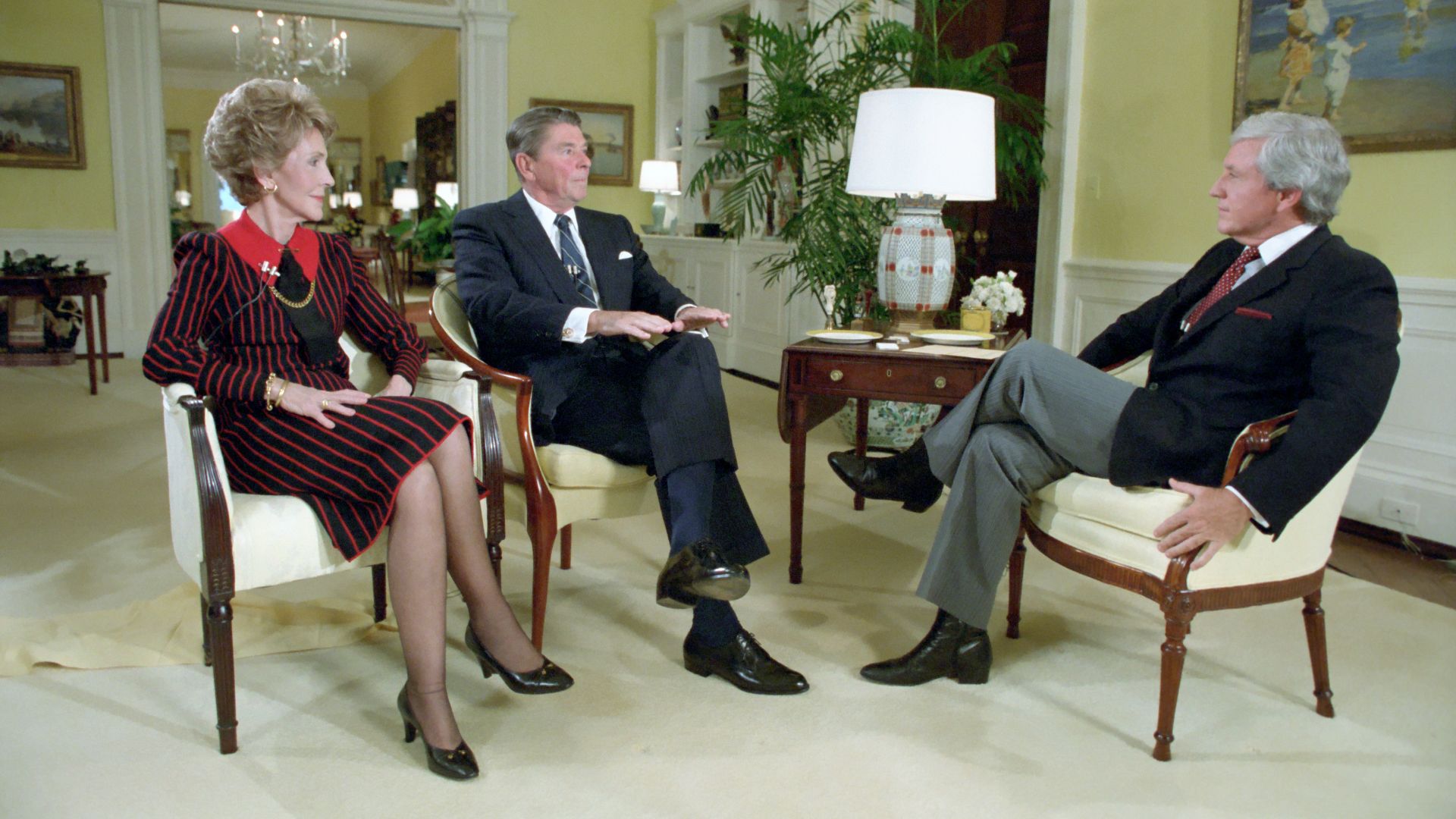 File:President Ronald Reagan and Nancy Reagan sit for an interview with Merv Griffin.jpg