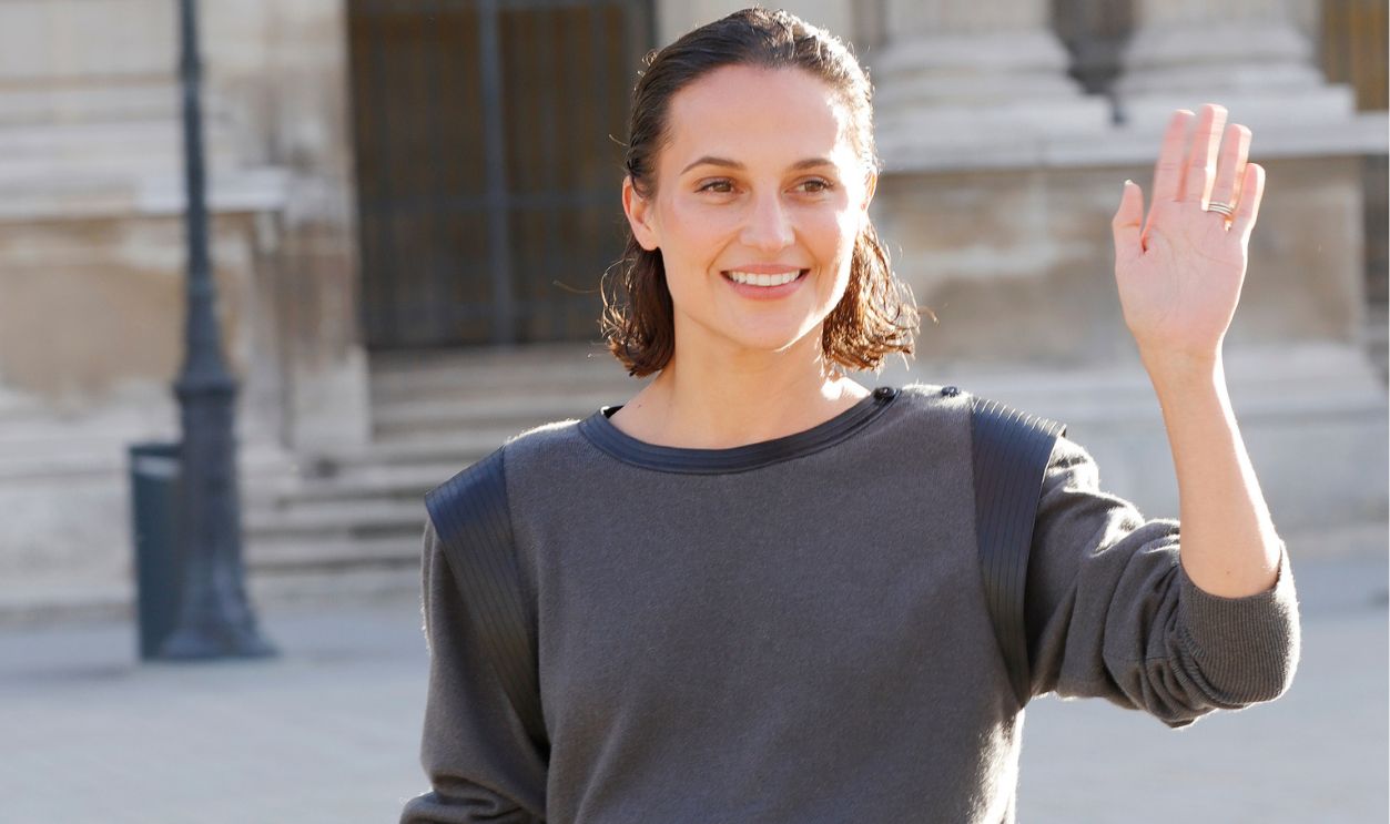 Alicia Vikander at Louis Vuitton RTW Spring 2025 as part of Paris Ready to Wear Fashion Week held at Cour Carrée du Louvre on October 1, 2024 in Paris, France.