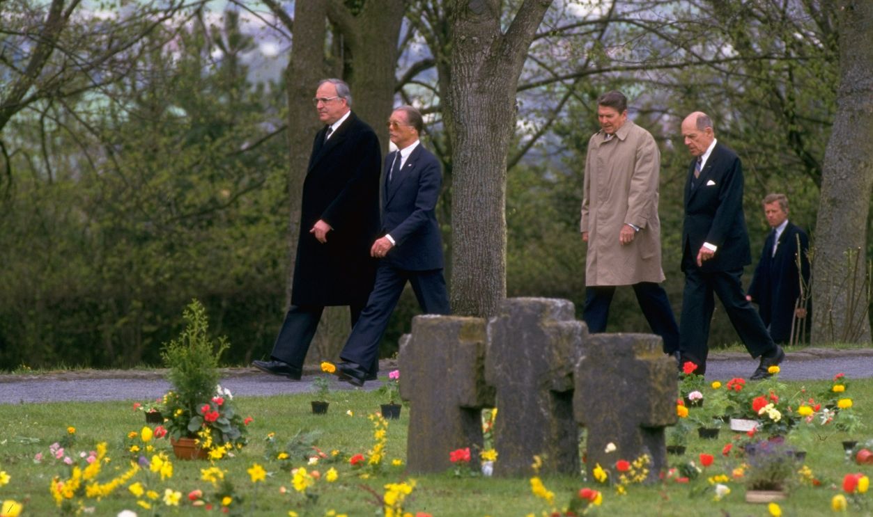 President Reagan (3l), Chancellor Kohl (L) & Generals Ridgeway & Steinhoff visit Bitburg cemetary.