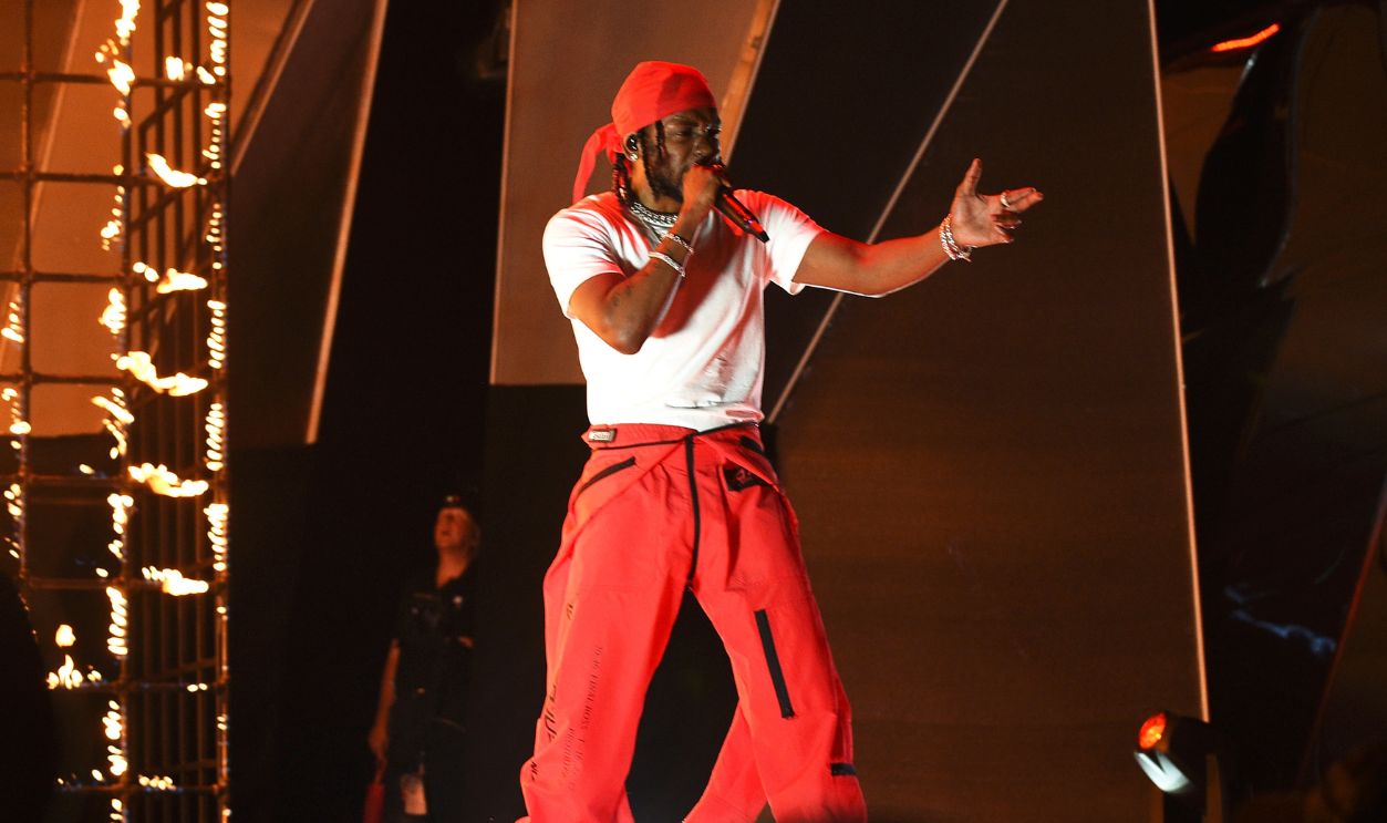  Kendrick Lamar performs onstage during the 2017 MTV Video Music Awards at The Forum on August 27, 2017 in Inglewood, California. 