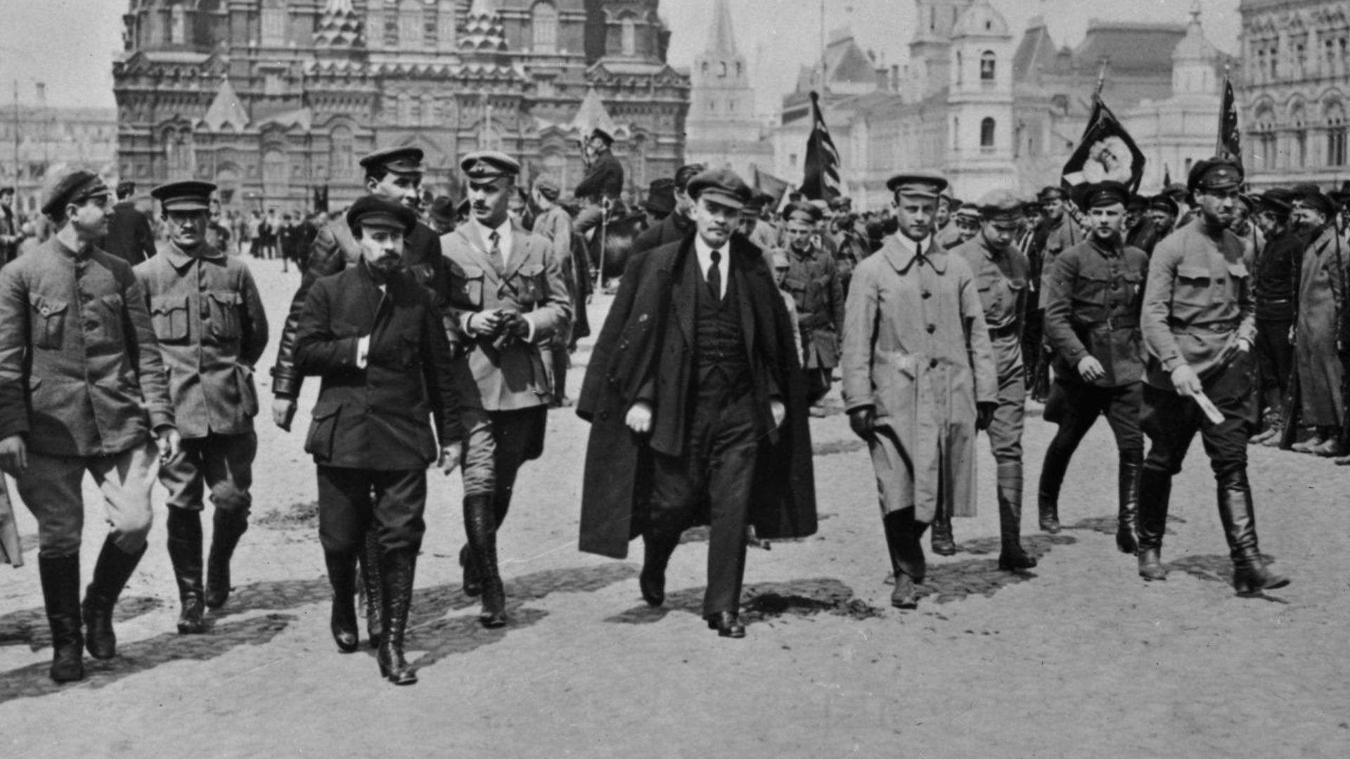 File:19190525-Lenin and bolshevik leaders on Red square.jpg