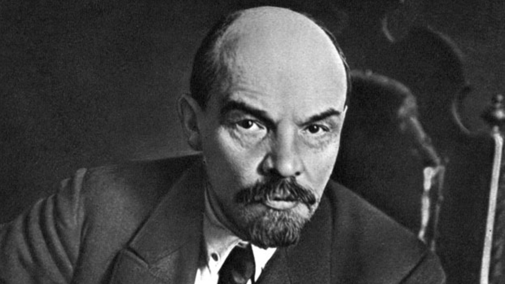 File:Lenin1921.jpeg