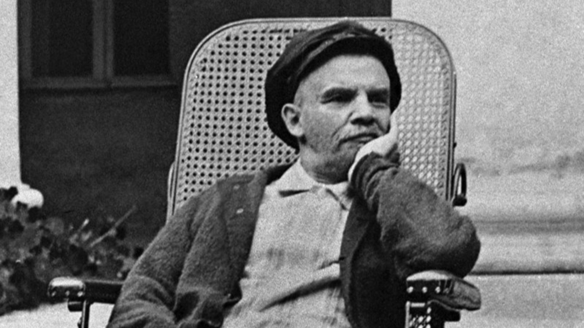 File:Ленин в Горках (1923) 2.jpg