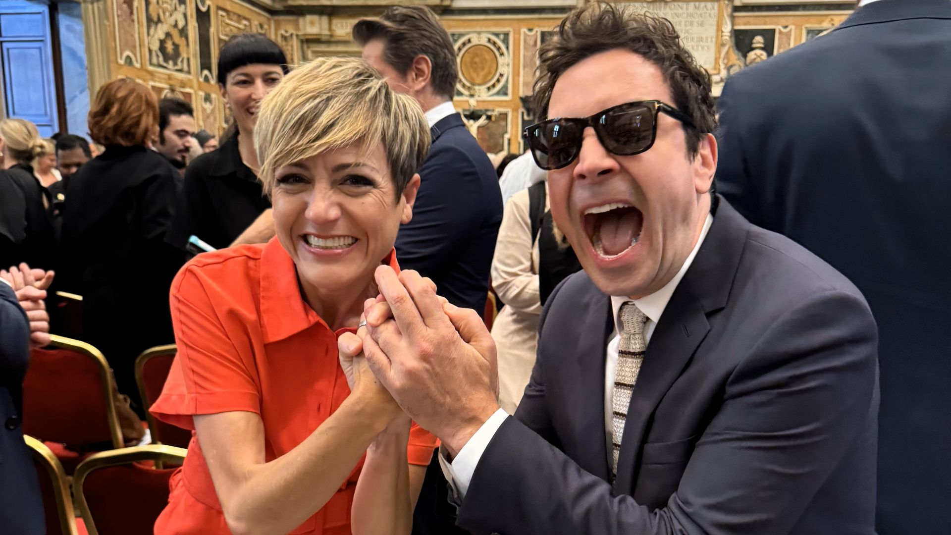 File:Sara Escudero y Jimmy Fallon - Vaticano 2024.jpg