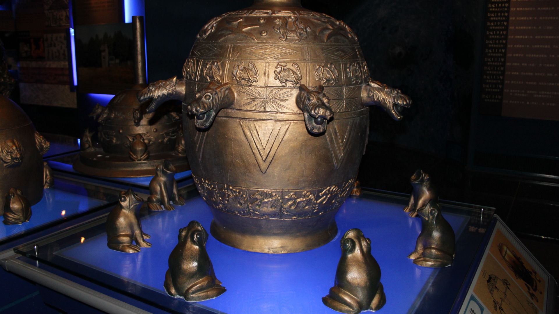 File:Han Earthquake-detecting Machine Model - 2.jpg