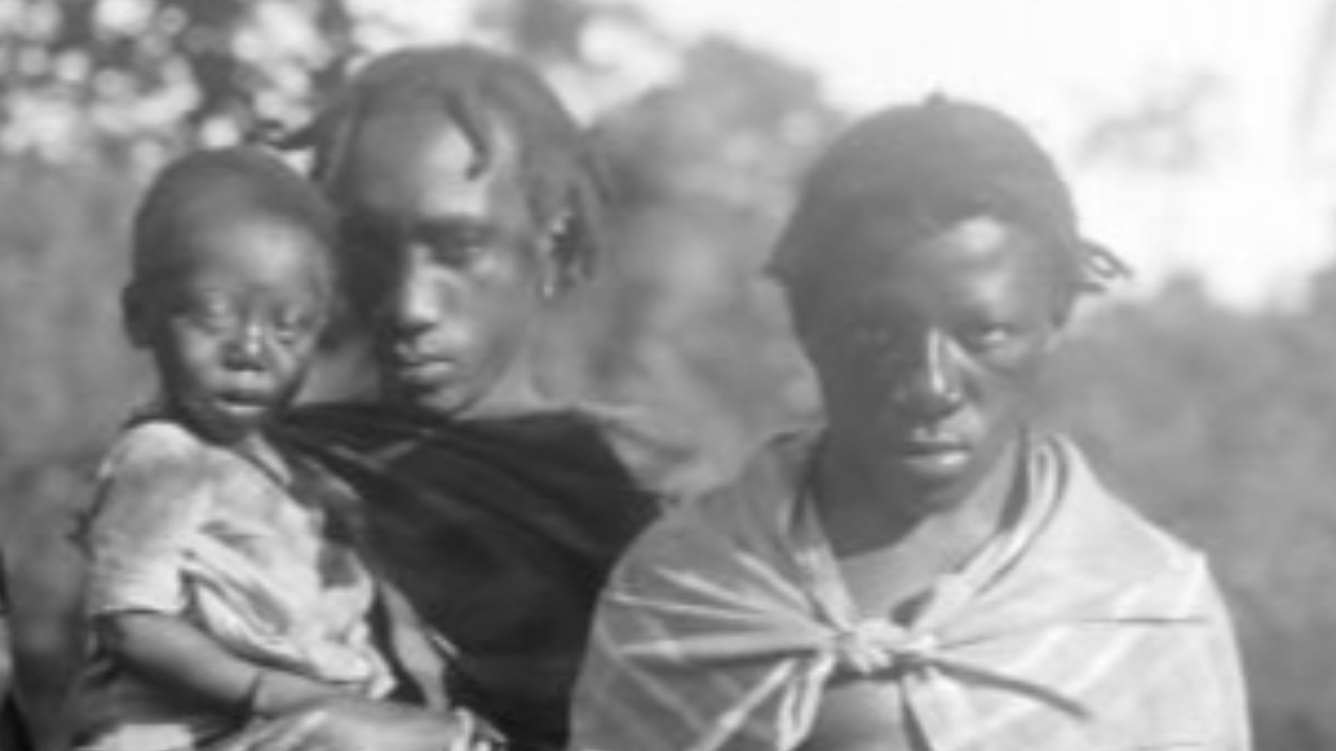 File:Tropenmuseum Royal Tropical Institute Objectnumber 10024950 Portret van drie Marron mannen en een.jpg