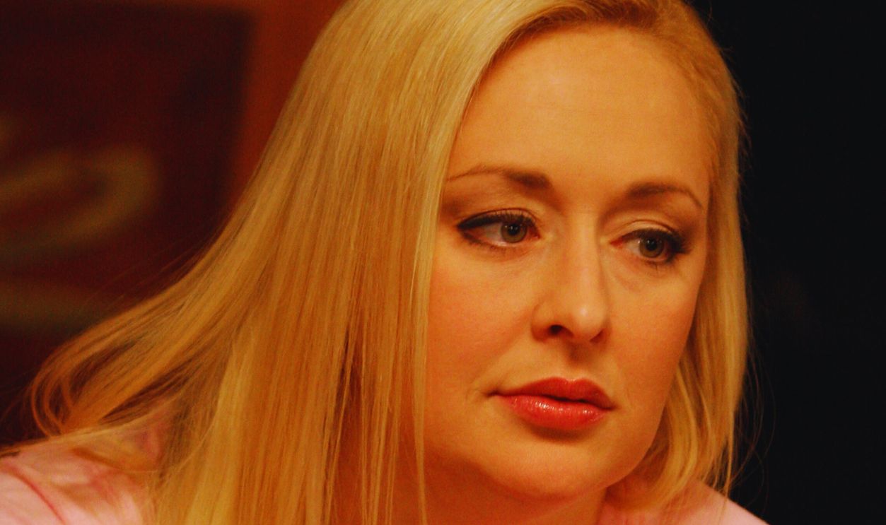 Gettyimages - 81495143, Queens of Heart World Series of Poker LAS VEGAS - JUNE 08: Singer Mindy McCready of the Queens of Heart poker team participates in the Ladies No-Limit Hold 'em poker tournament at the World Series of Poker at the Rio Hotel & Casino June 8, 2008 in Las Vegas, Nevada. A portion of the proceeds from the team will benefit the Nevada Cancer Institute.