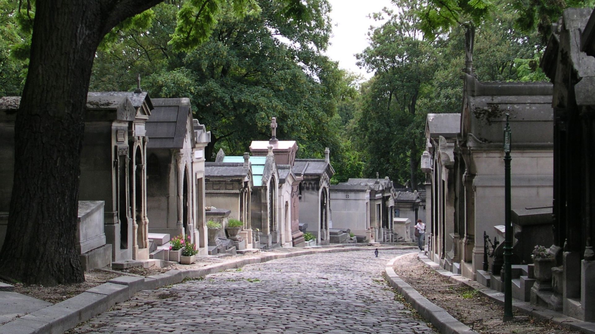 File:Pere Lachaise Chemin Errazu.jpg