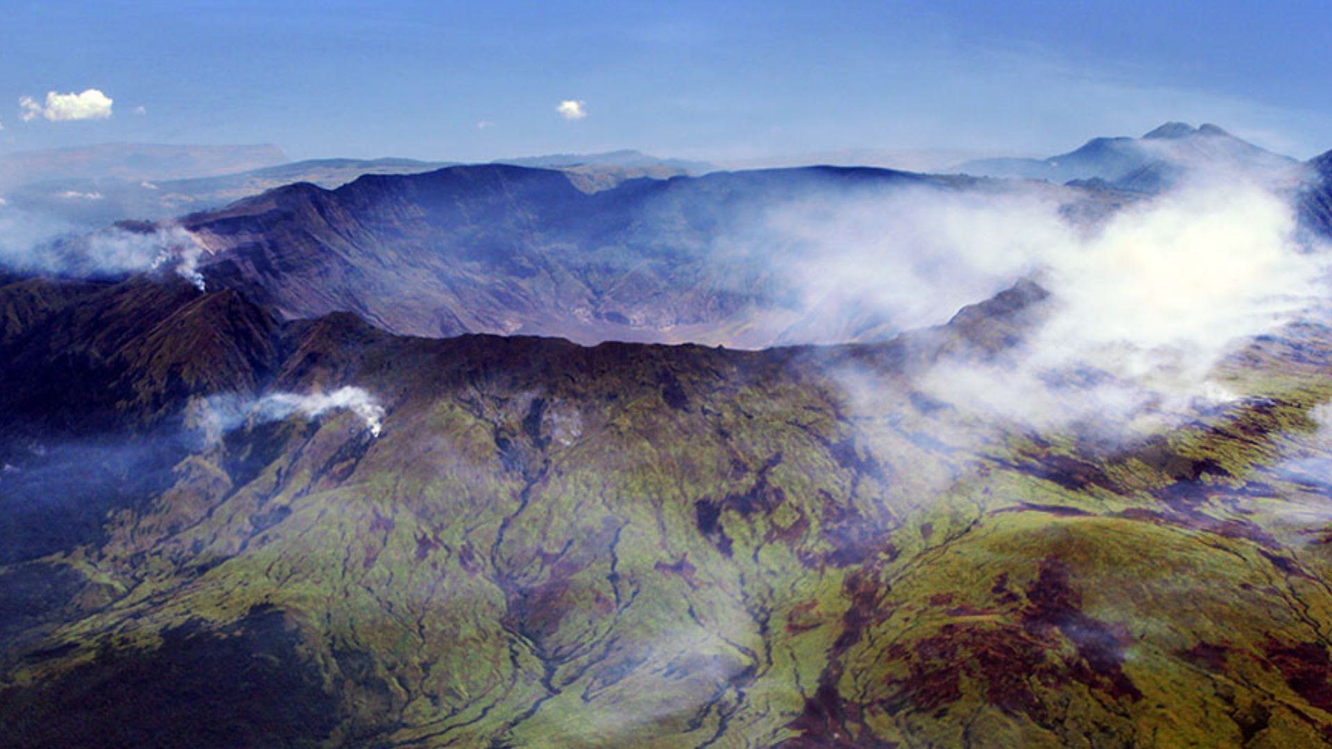 File:Caldera Mt Tambora Sumbawa Indonesia.jpg