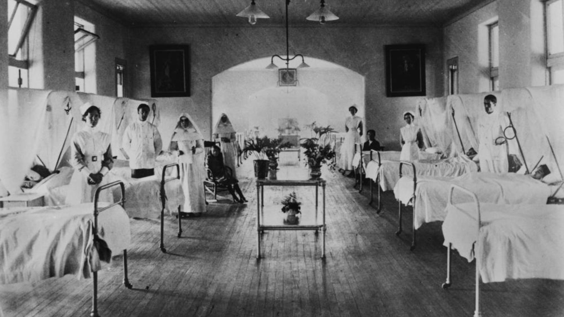 File:Interior of the Mater Misericordiae Hospital, Brisbane, 1914 (25478966941).jpg