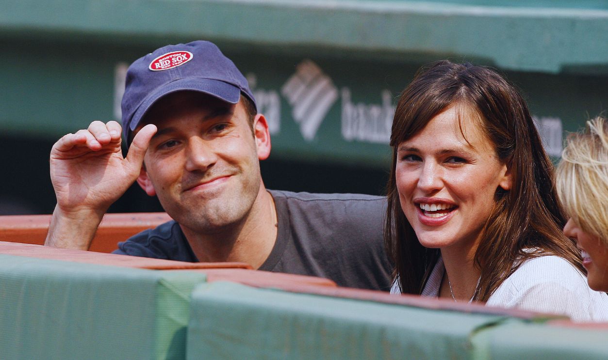 Gettyimages - 76117069, Celebrities Attend New York Yankees vs Boston Red Sox - June 2, 2007 Actors Ben Affleck and Jennifer Garner smile while next to the Boston Red Sox dugout prior to the start of their baseball game against the New York Yankees at Fenway Park in Boston Saturday, June 2, 2007.