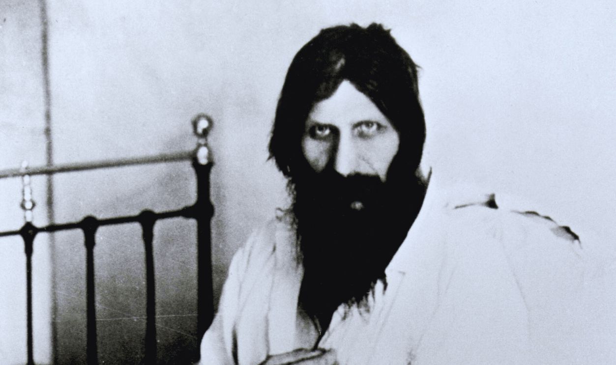 Gettyimages - 538297783, Grigori Rasputin... RUSSIA - 1914: Grigori Rasputin poses for a photograph on his hospital bed some time after he was injured during an assassination attempt on his life on June 29 (O.S.), 1914 in Russia.