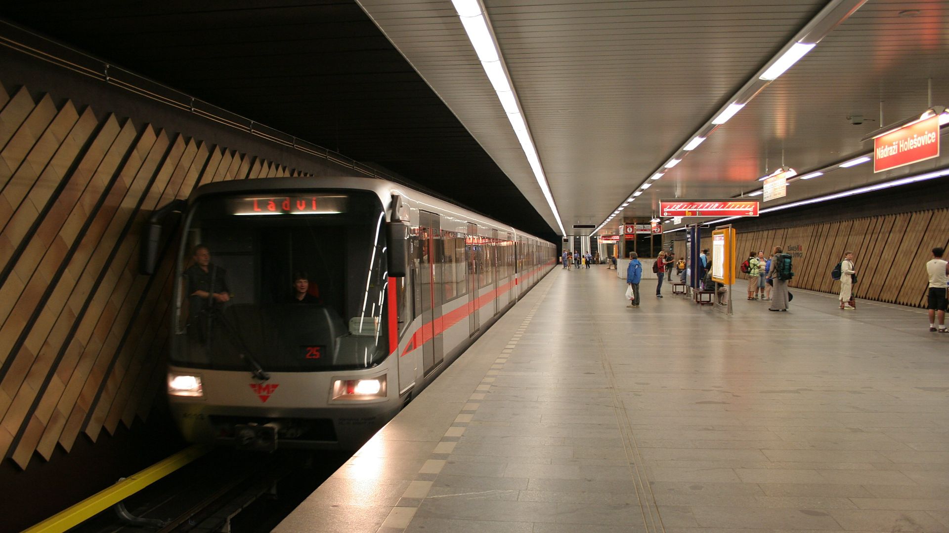 File:Prague metro station Nadrazi Holesovice.jpg