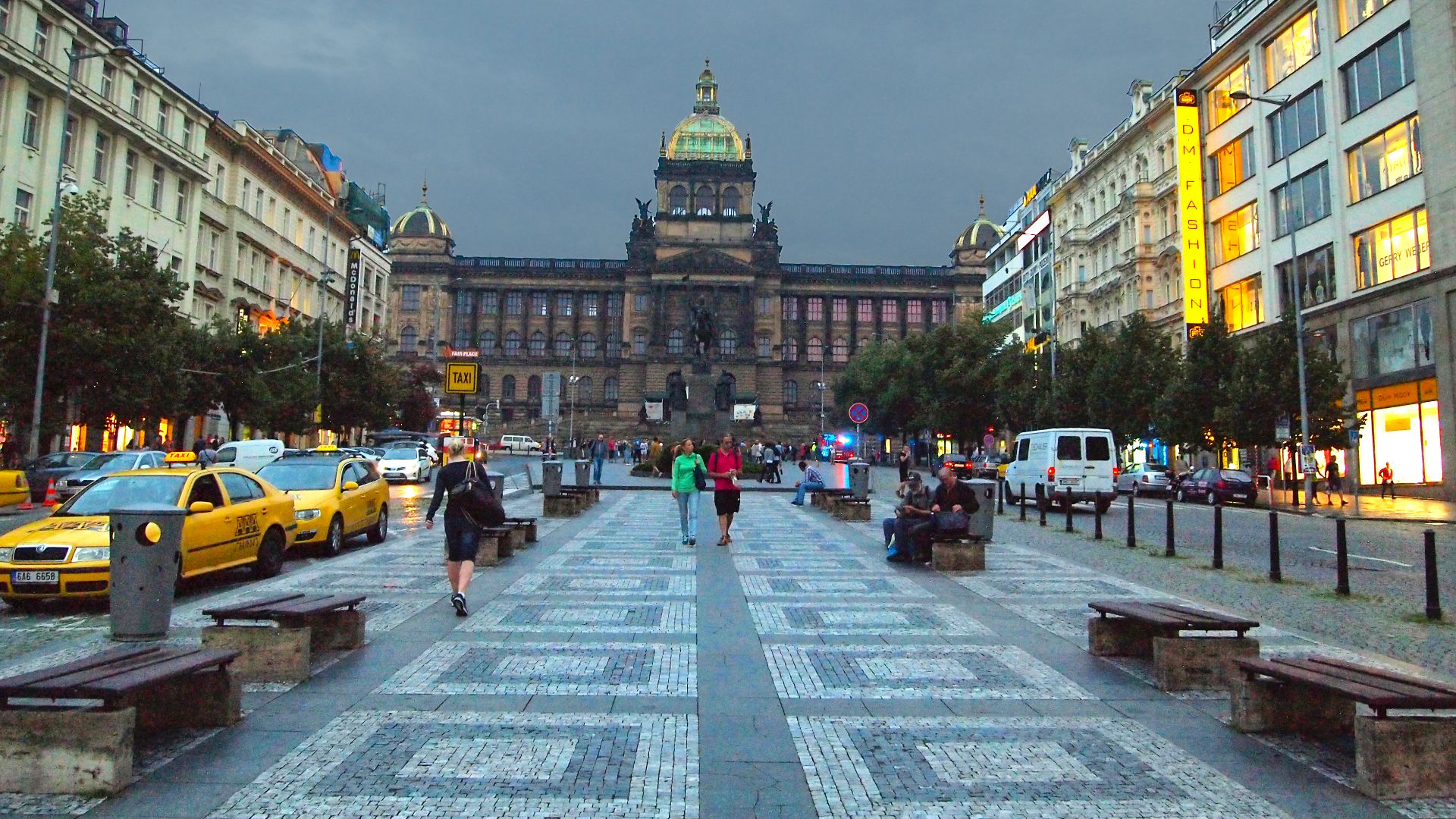 File:Prague - Wenceslas Square 2.jpg