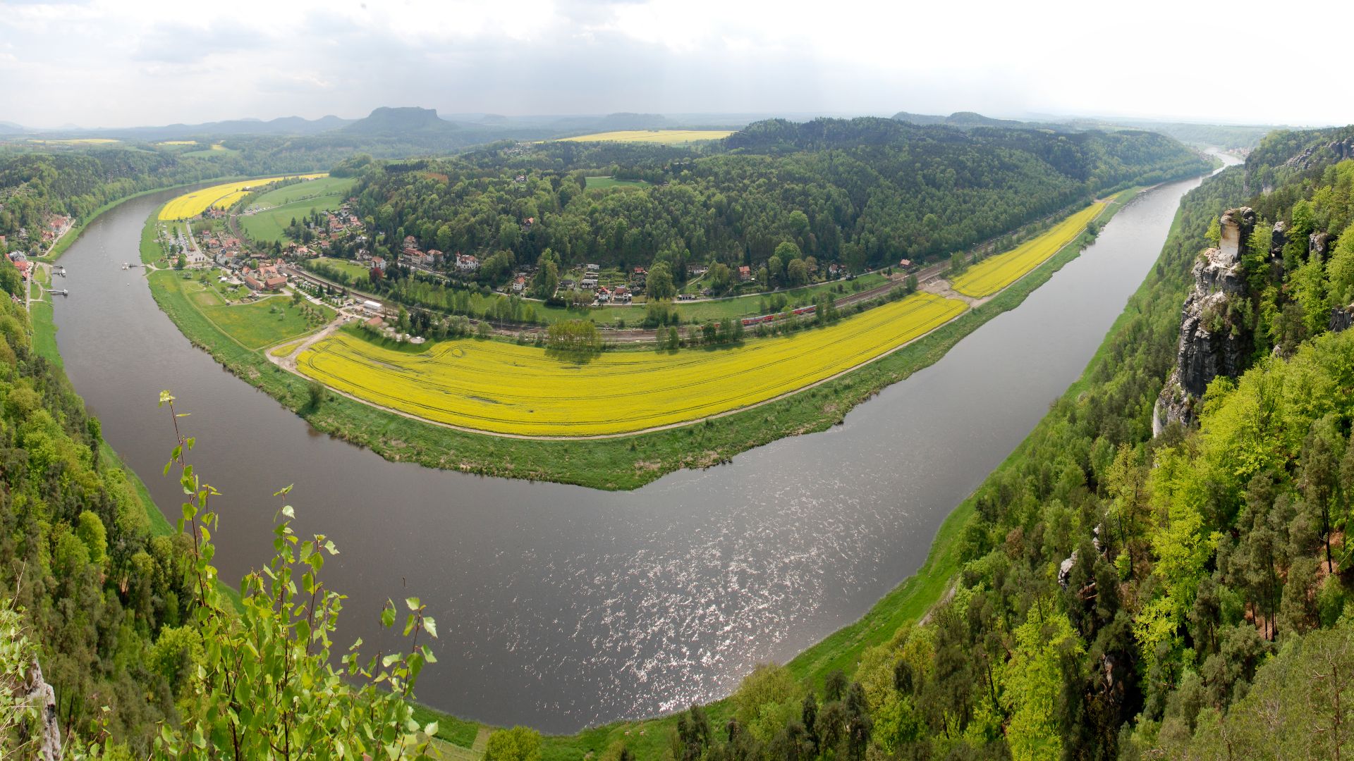 File:River Elbe bend panorama.jpg