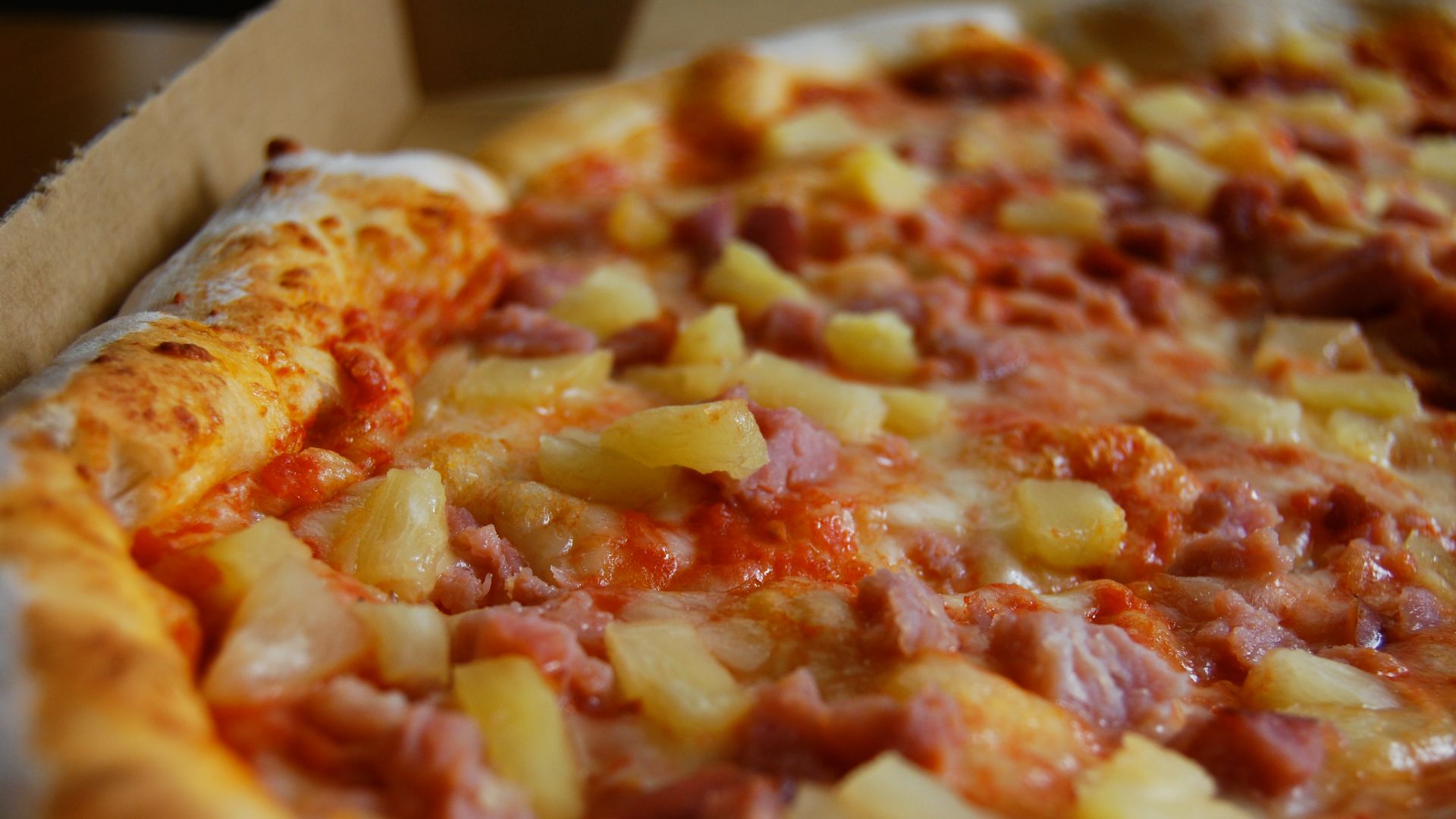 File:Pizza with pineapple.jpg