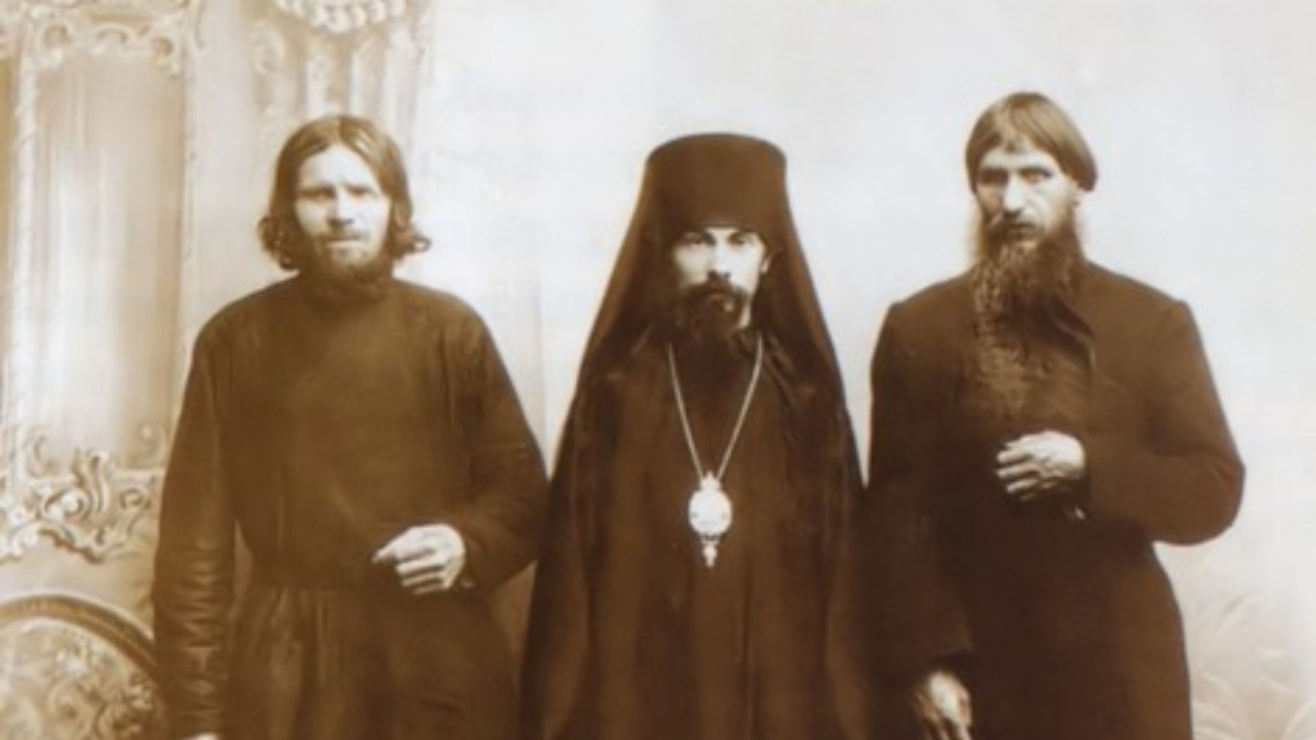 File:Makarij, Theofan of Poltava and Rasputin, 1909 02.jpg