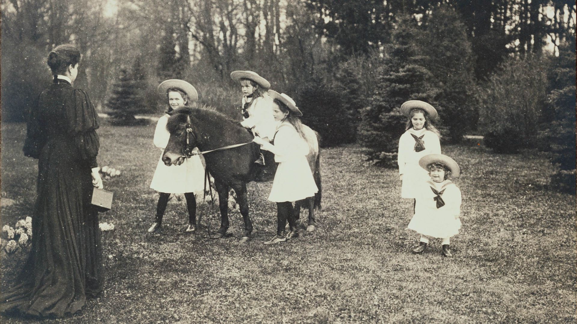 File:Empress Alexandra Fyodorovna of Russia and her children.jpg