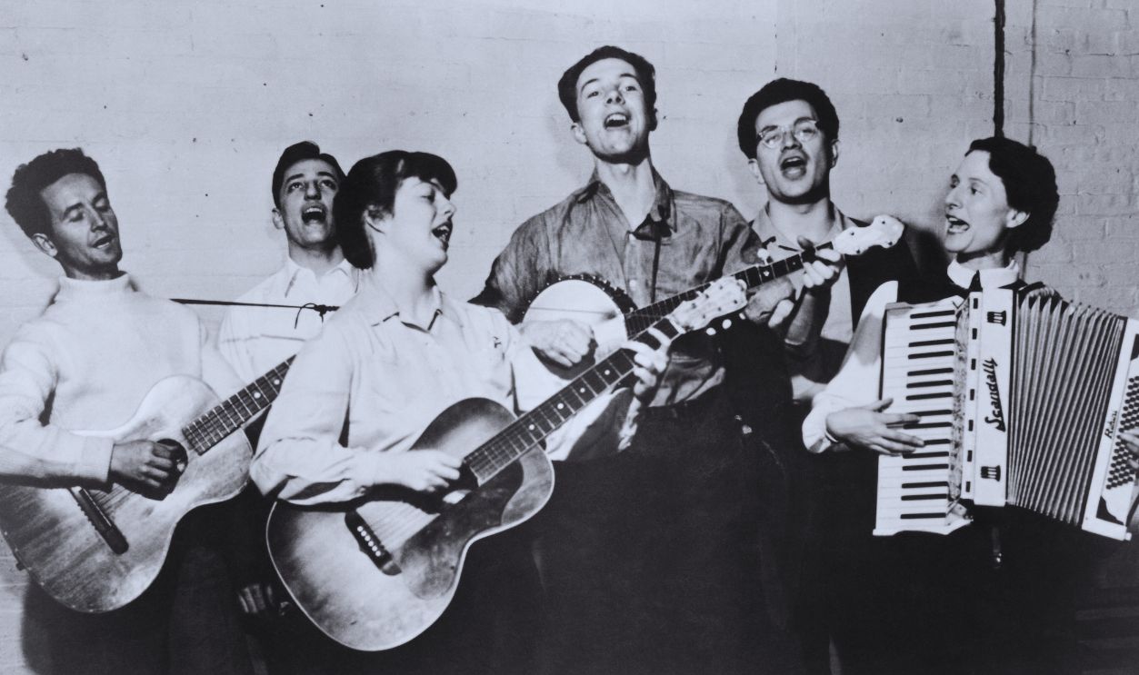 Gettyimages - 73908966, C. 1940, New York City, Almanac Singers UNITED STATES - CIRCA 1940: c. 1940, New York, New York City, Almanac Singers, L-R: Woody Gurthrie, Millard Lampell, Bess Lomax Hawes, Pete Seeger, Arthur Stern, Sis Cunningham.