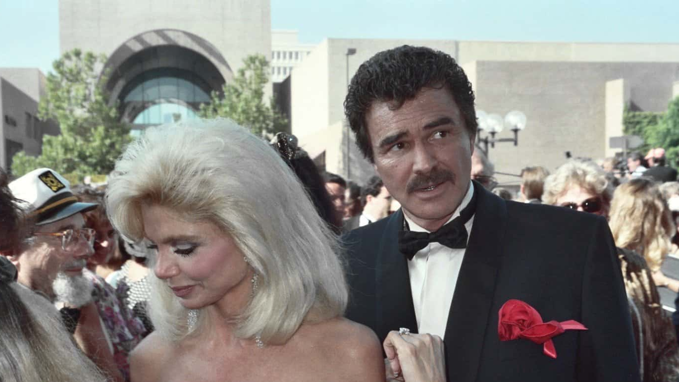 Loni Anderson and Burt Reynolds holding hands