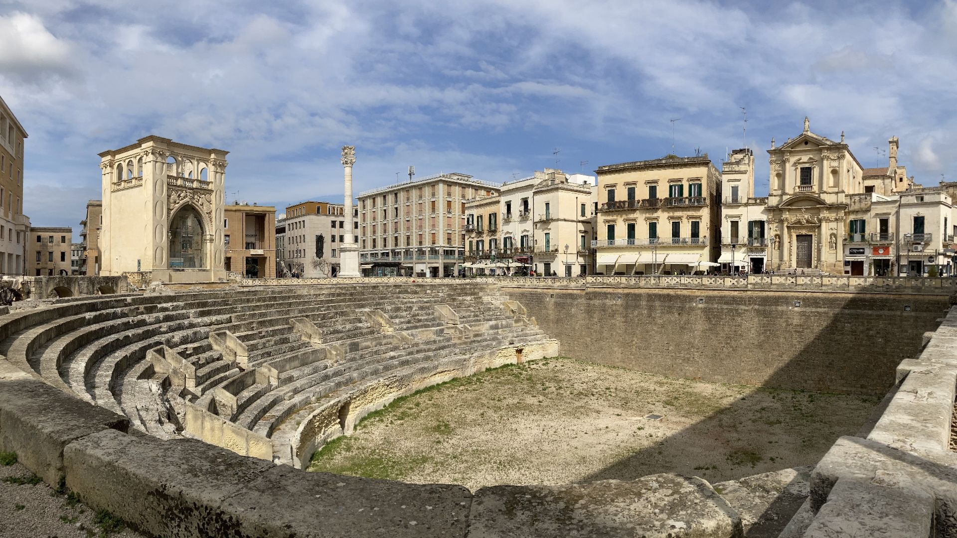 File:The Roman amphitheater in Lecce.jpg