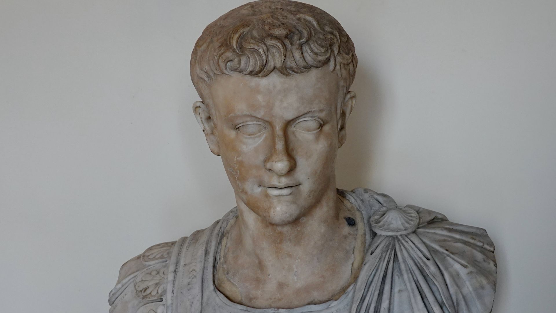 File:Bust of Caligula Museo Correr.jpg