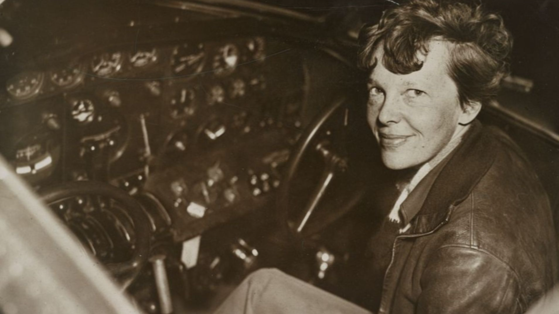 File:Amelia earhart 1937.jpg
