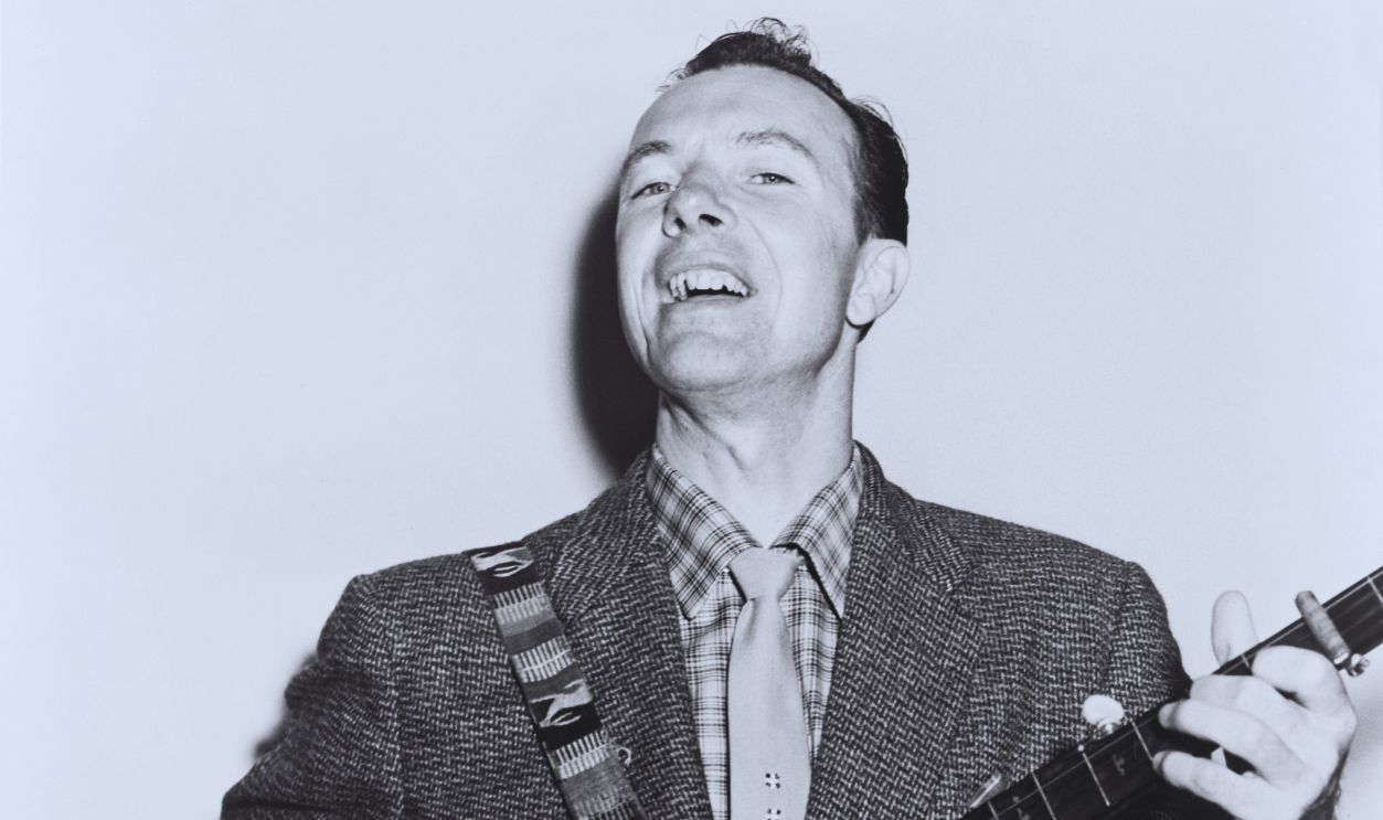 Gettyimages - 483854925, Portrait Of Pete Seeger Musician, folk singer, and activist Pete Seeger playing his banjo, 1955.
