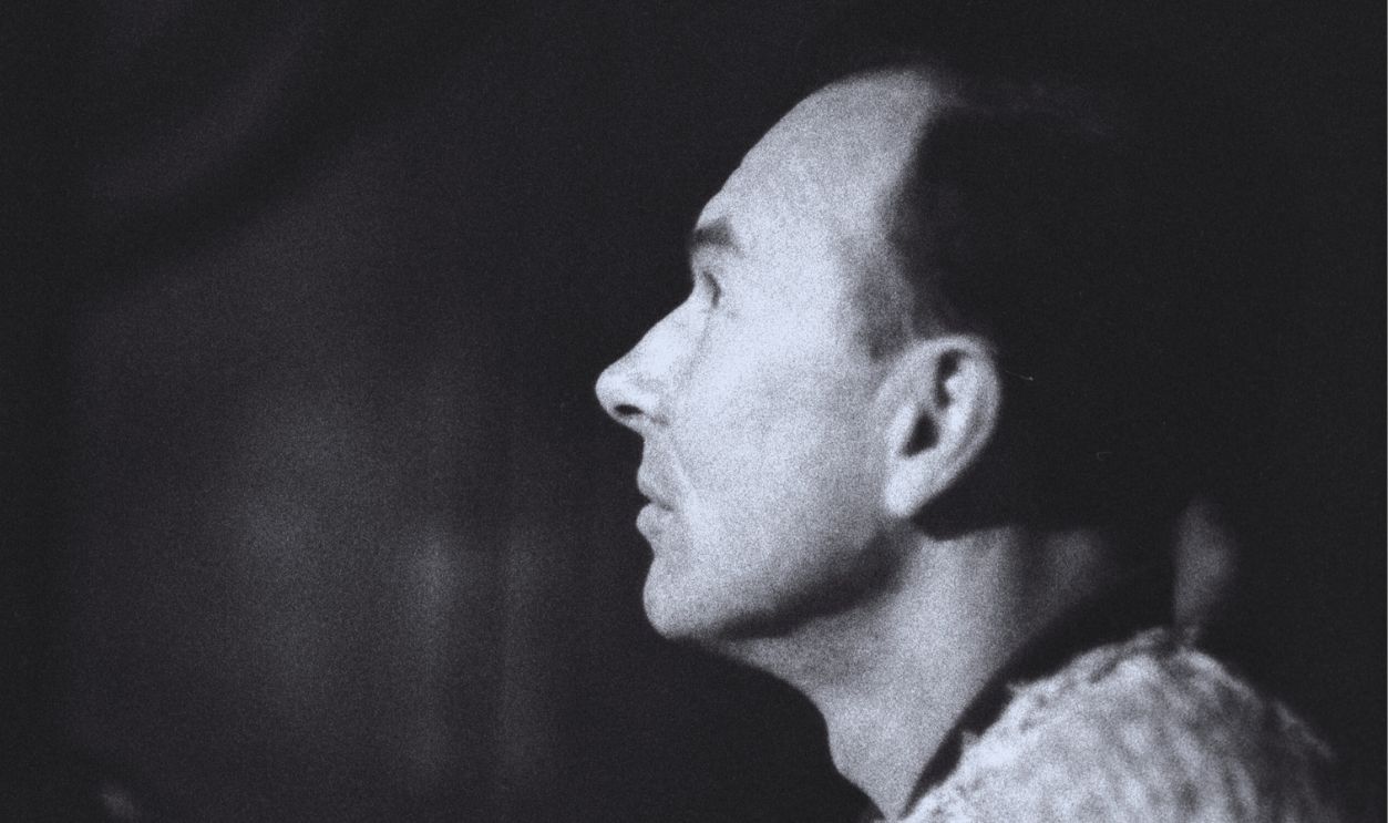 Gettyimages - 92640292, Photo of Vanessa REDGRAVE and Pete SEEGER UNITED KINGDOM - JANUARY 01: Photo of Vanessa REDGRAVE and Pete SEEGER; Pete Seeger listening with Vanessa Redgrave to a recording of her protest song 'Hanging on a Tree'