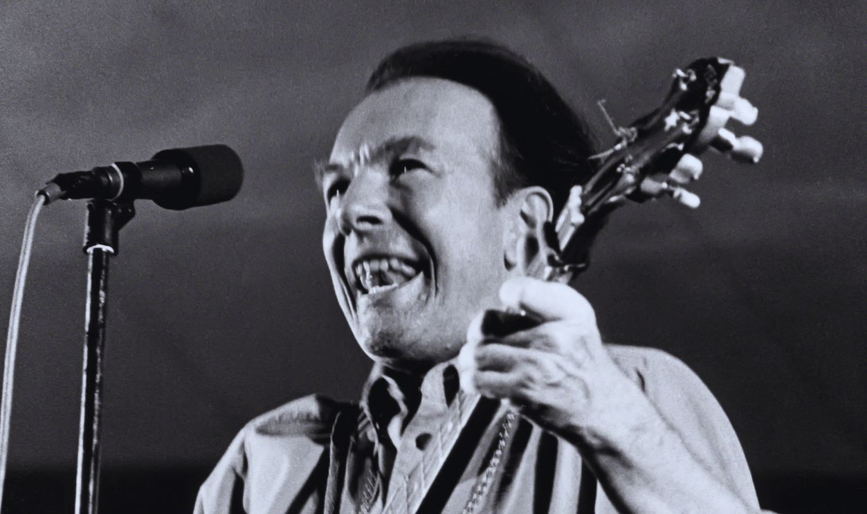 Gettyimages - 631773083, Pete Seeger in concert...